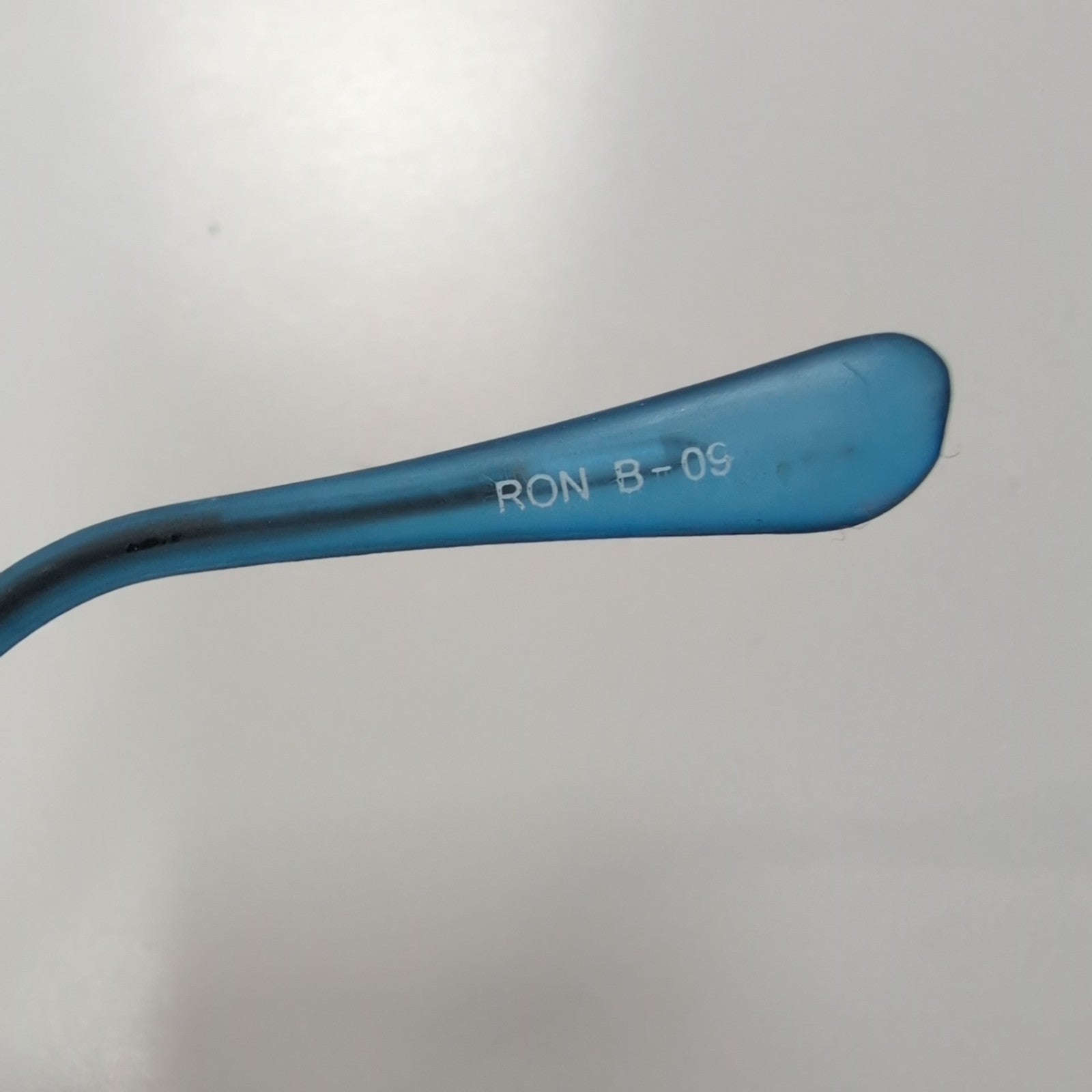 Lunettes de soleil Y2K Bleu Marine Verres Ovales Vert Foncé Branches Fines Métal