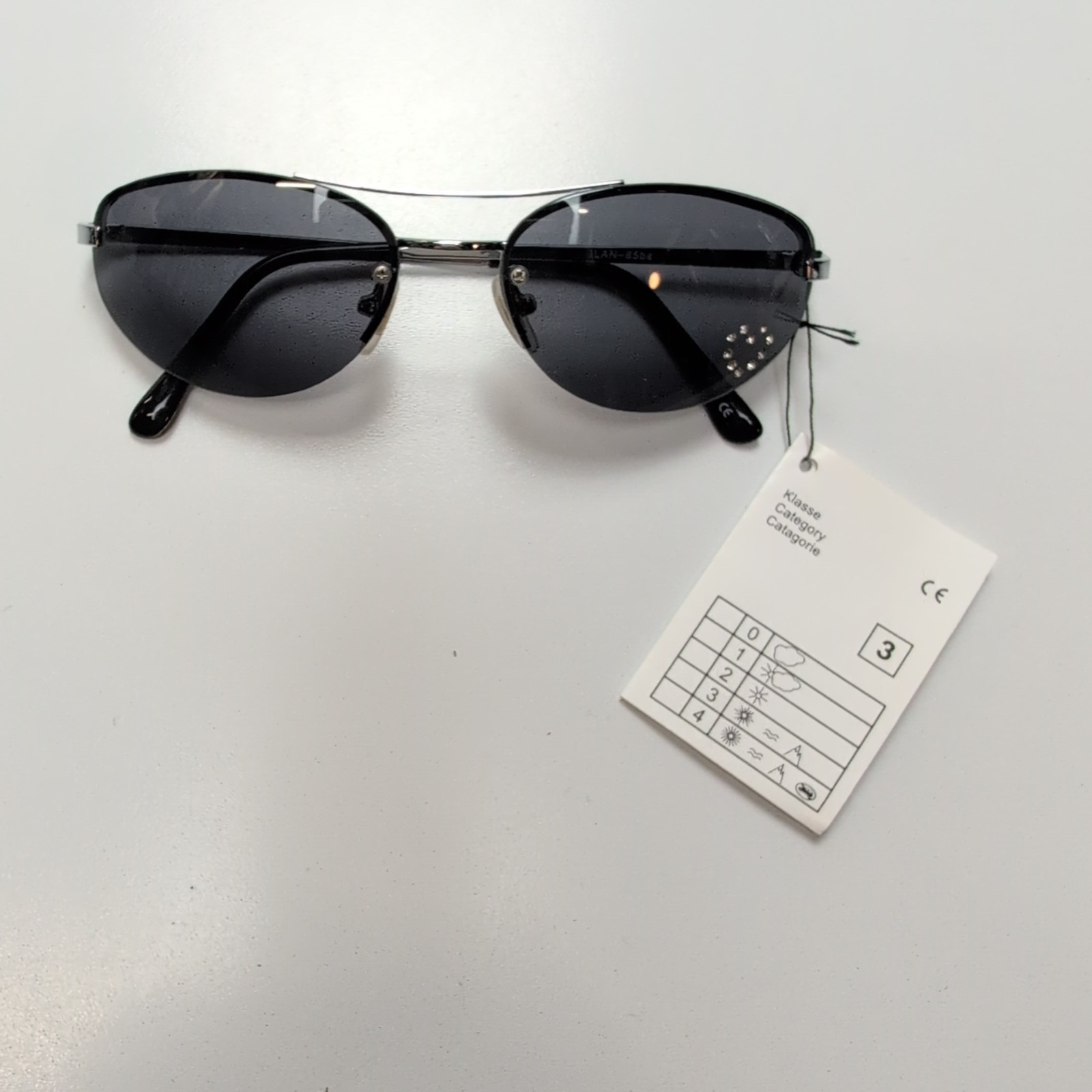 Lunettes de soleil Y2K Ovales Métal Chromé Branches Fines Strass Cœur