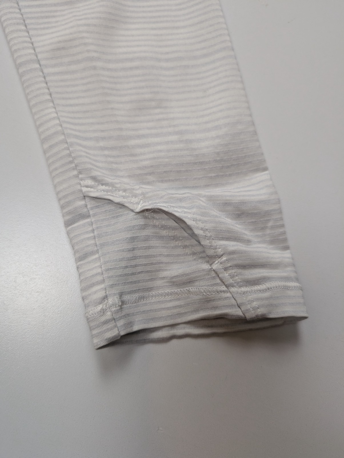 T-shirt Under Armour Manches Longues Rayé - Taille L - État Neuf