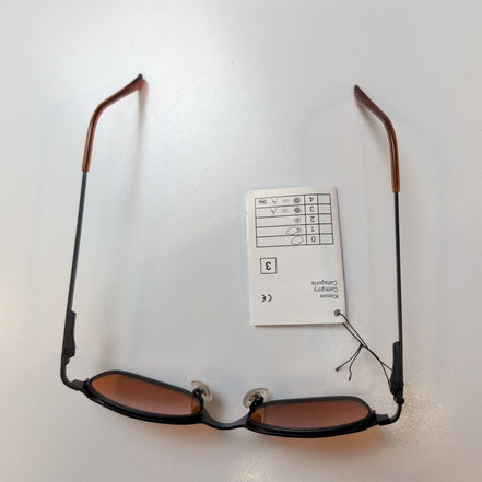 Lunettes de soleil Cyber Y2K Ambre Branches Fines Monture Métal Noir brossé
