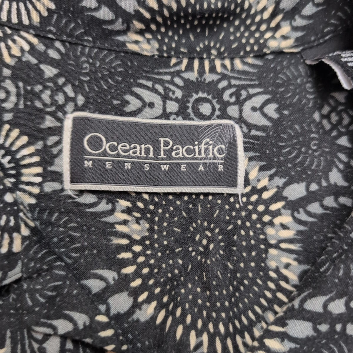 Chemise hawaïenne Ocean Pacific XL noire géométrique 100% rayonne