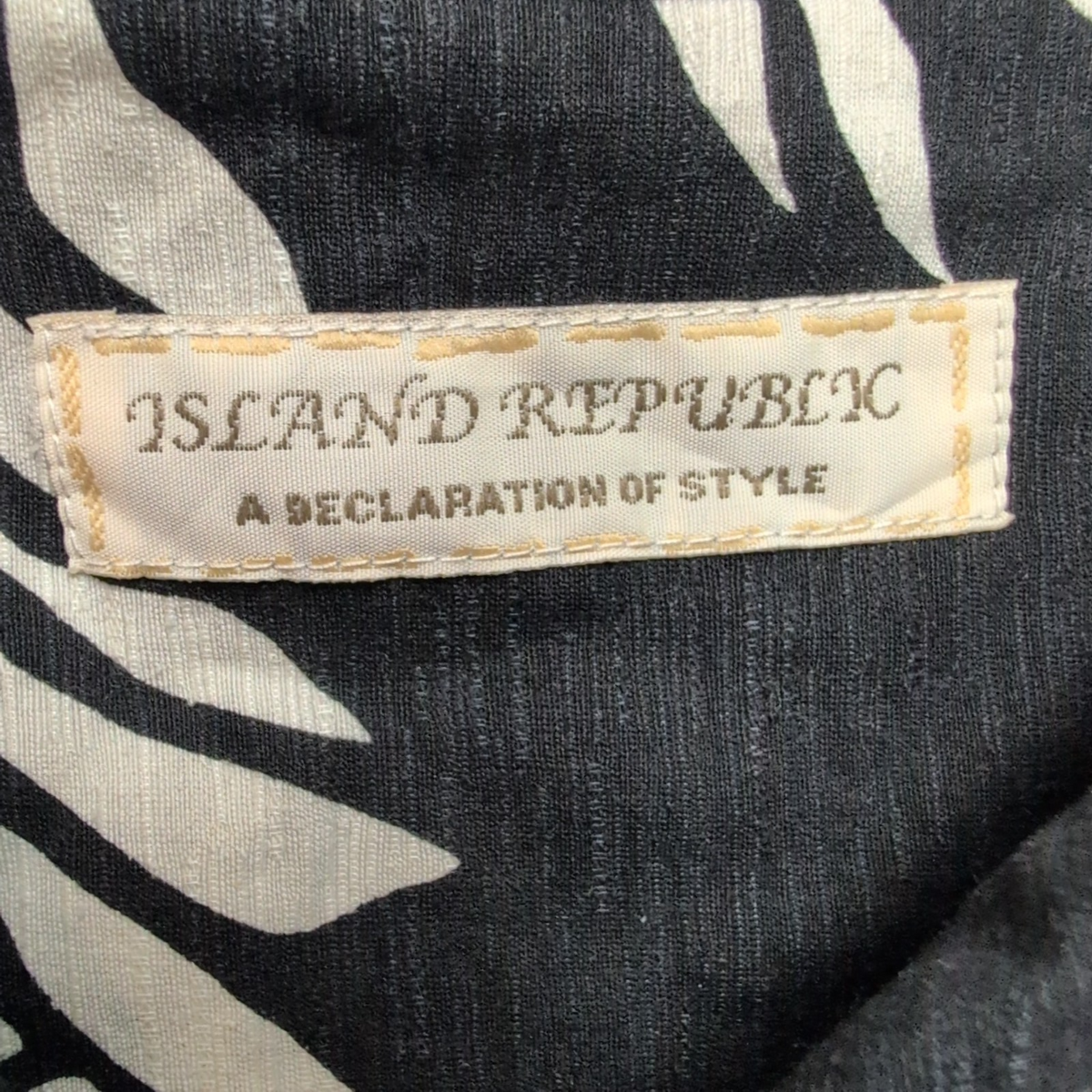 Chemise hawaïenne Island Republic taille L noir fleurs feuillage Manches courtes