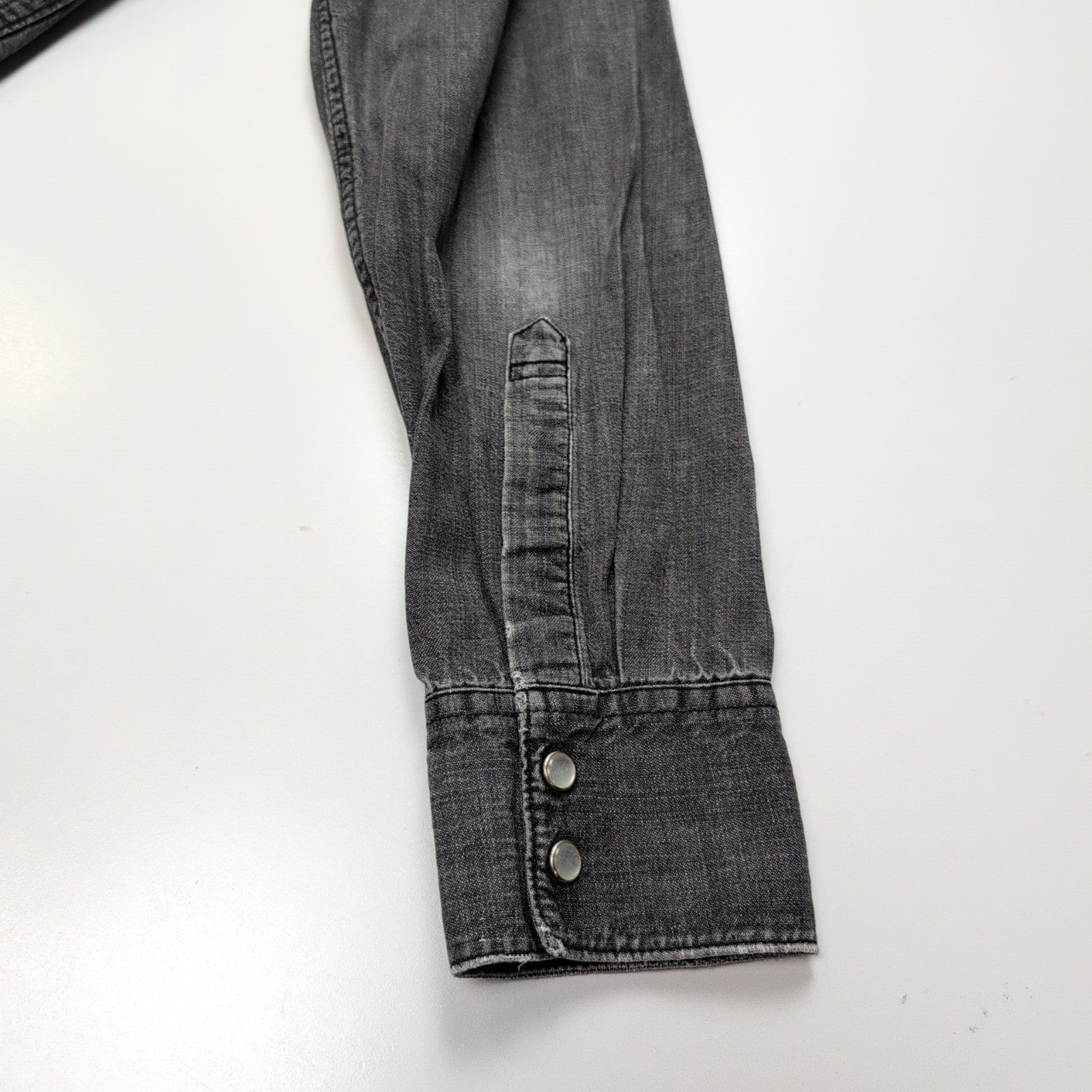 Chemise en jean Levi's noir gris foncé style western patiné Taille L