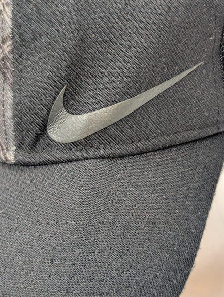 Casquette NIKE GOLF Vintage Noire et Grise Tour de tête 58 cm Sans Réglage