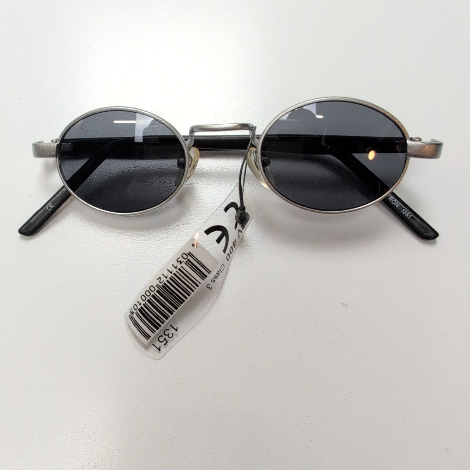 Lunettes de soleil Y2K Ovales Métal Gris et Branches Fines Noir Mat