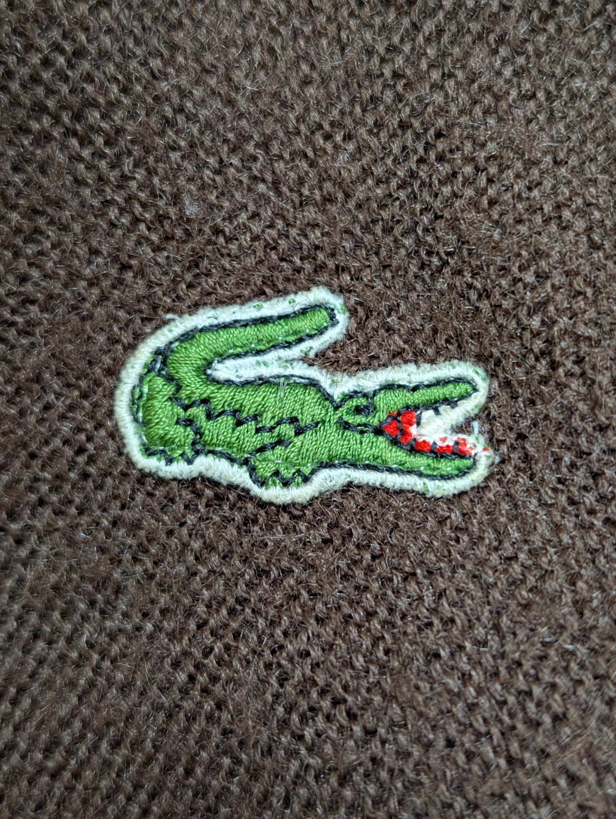 Pull Vintage IZOD Lacoste M marron col V 100% Orlon Logo crocodile brodé