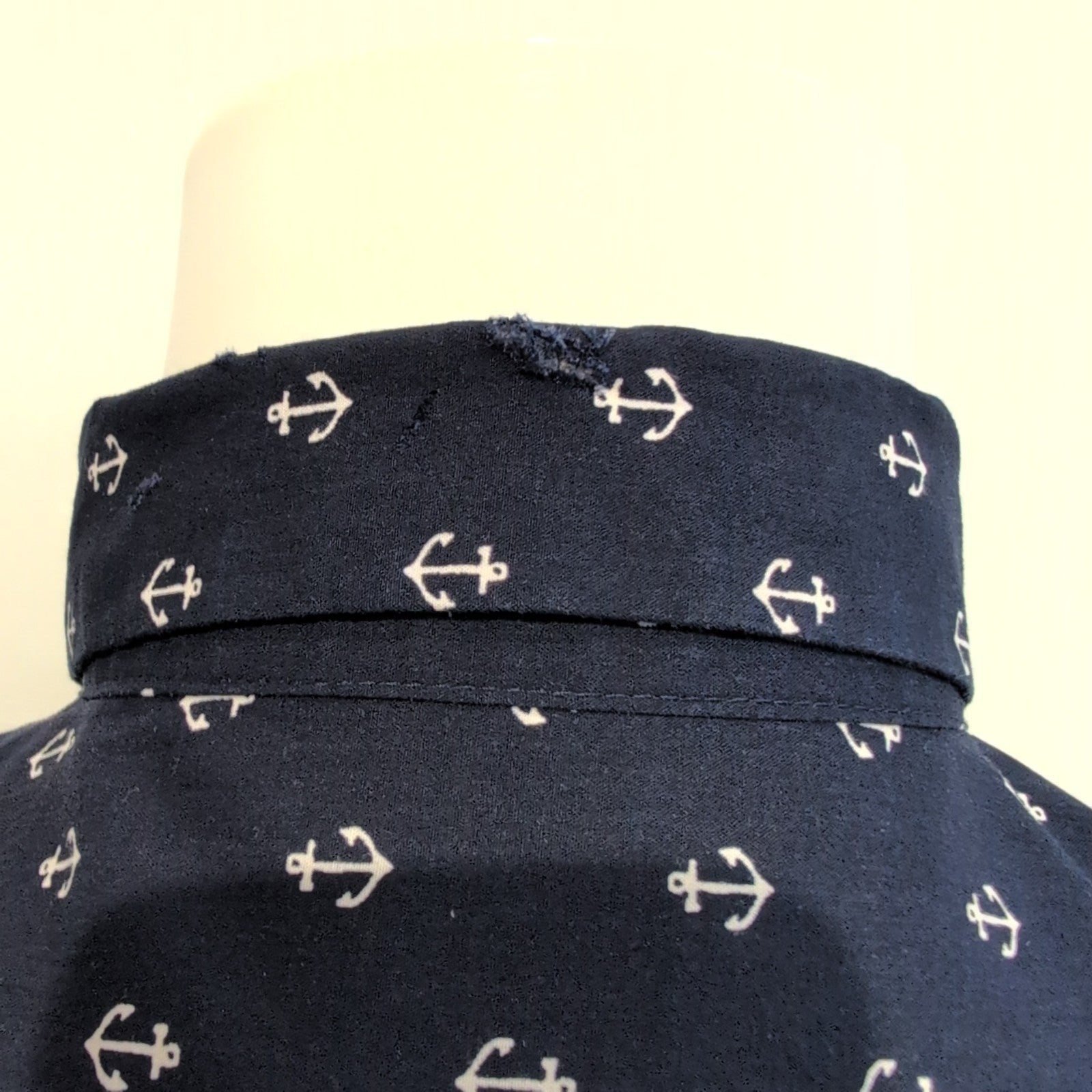 Chemise H&M bleu marine motifs ancres blanches manches longues M