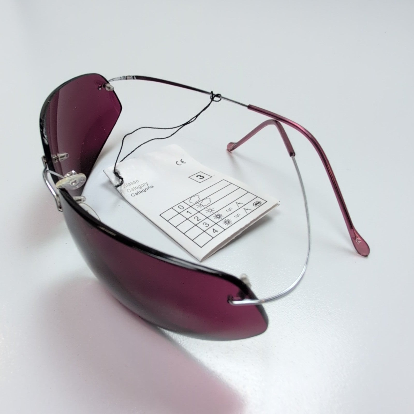 Lunettes de soleil ovales bordeaux Y2K branche fine métal gris 🍷