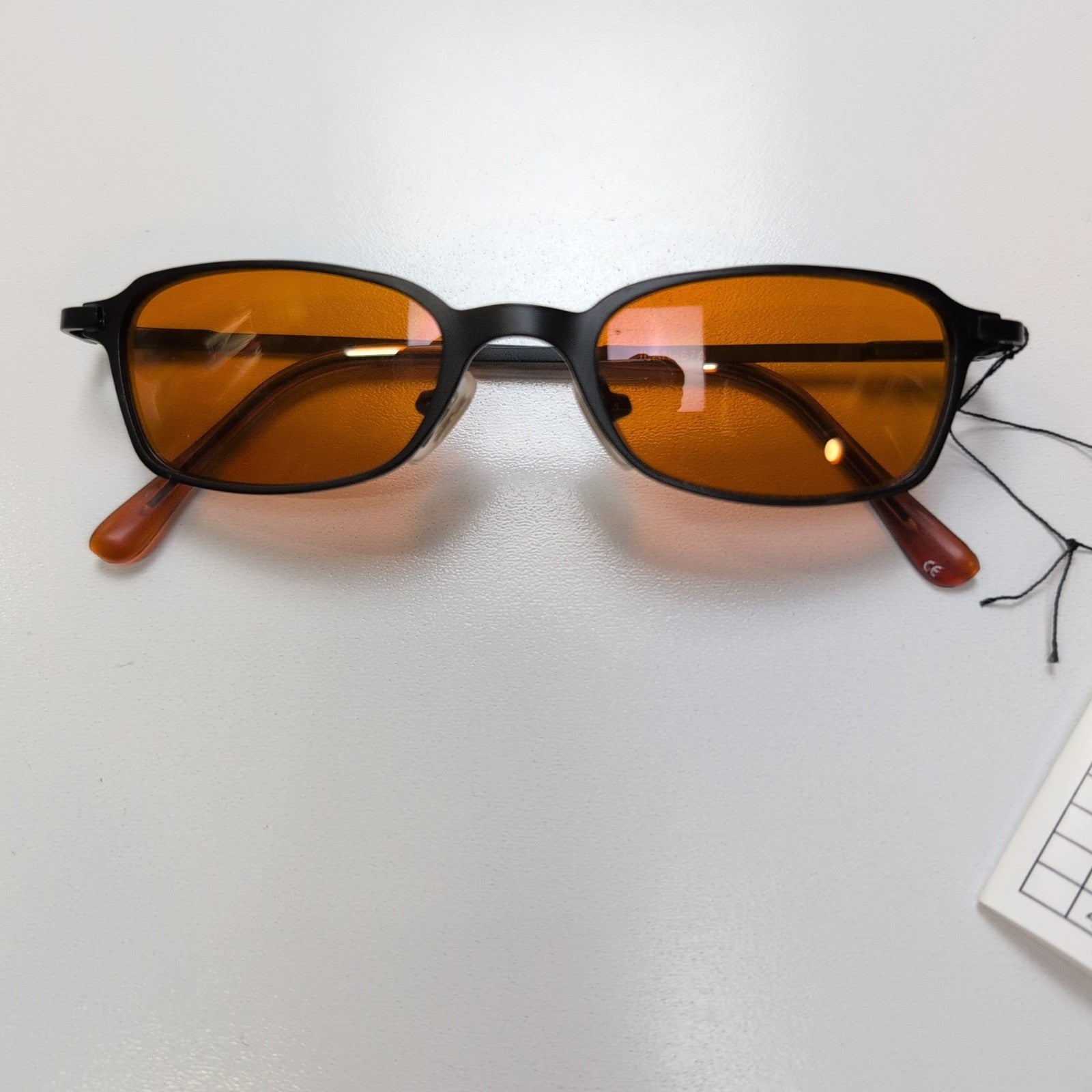 Lunettes de soleil Cyber Y2K Ambre Branches Fines Monture Métal Noir brossé