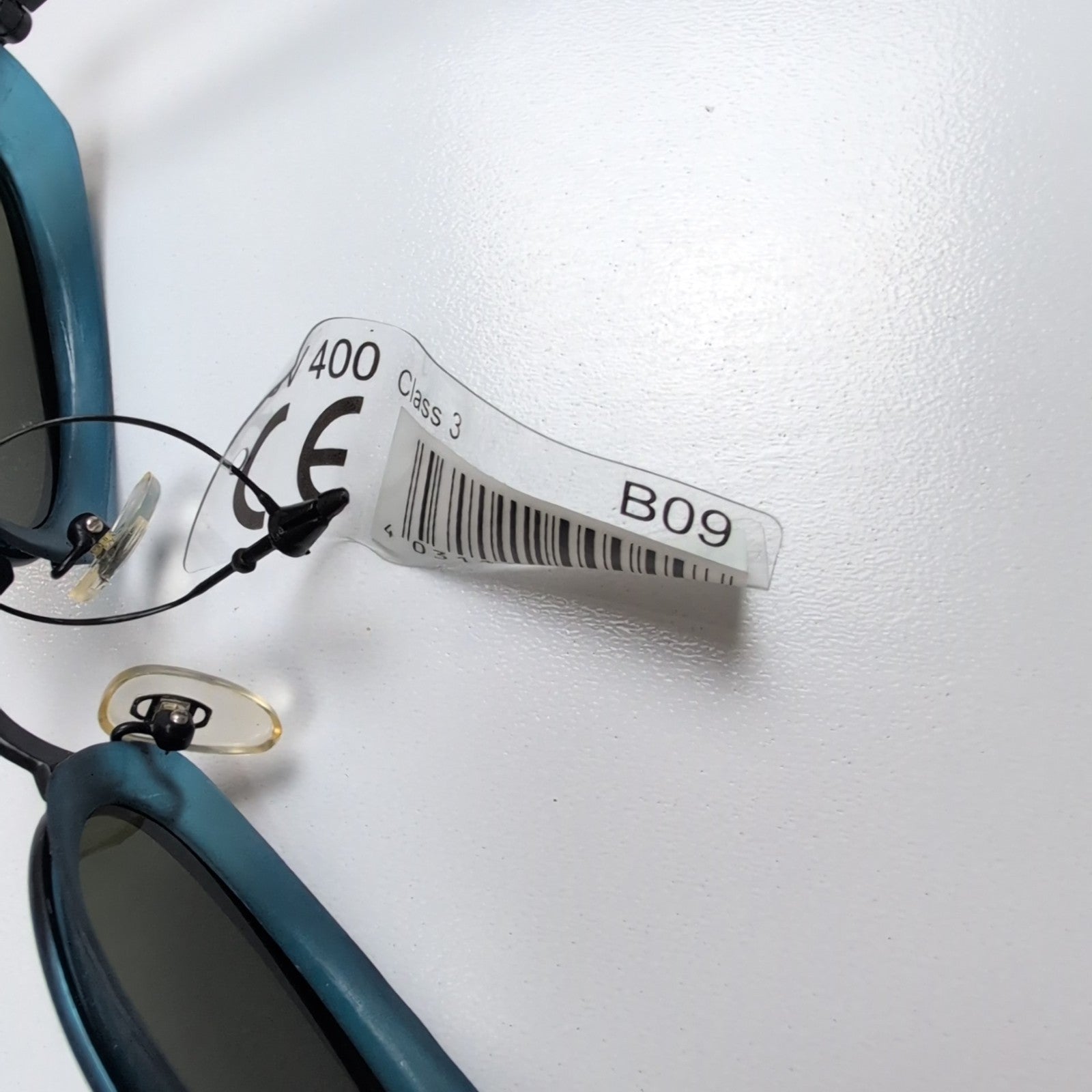 Lunettes de soleil Y2K Bleu Marine Verres Ovales Vert Foncé Branches Fines Métal