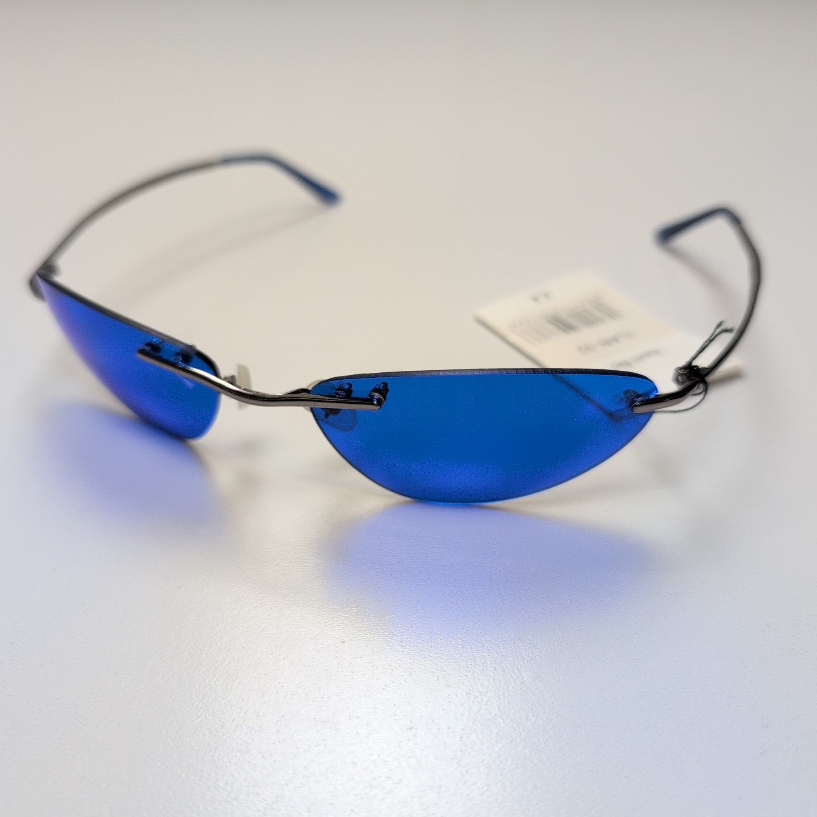 Lunettes de soleil Cyber Y2K Verres Bleus Branches Fines Métal Gris foncé brilla
