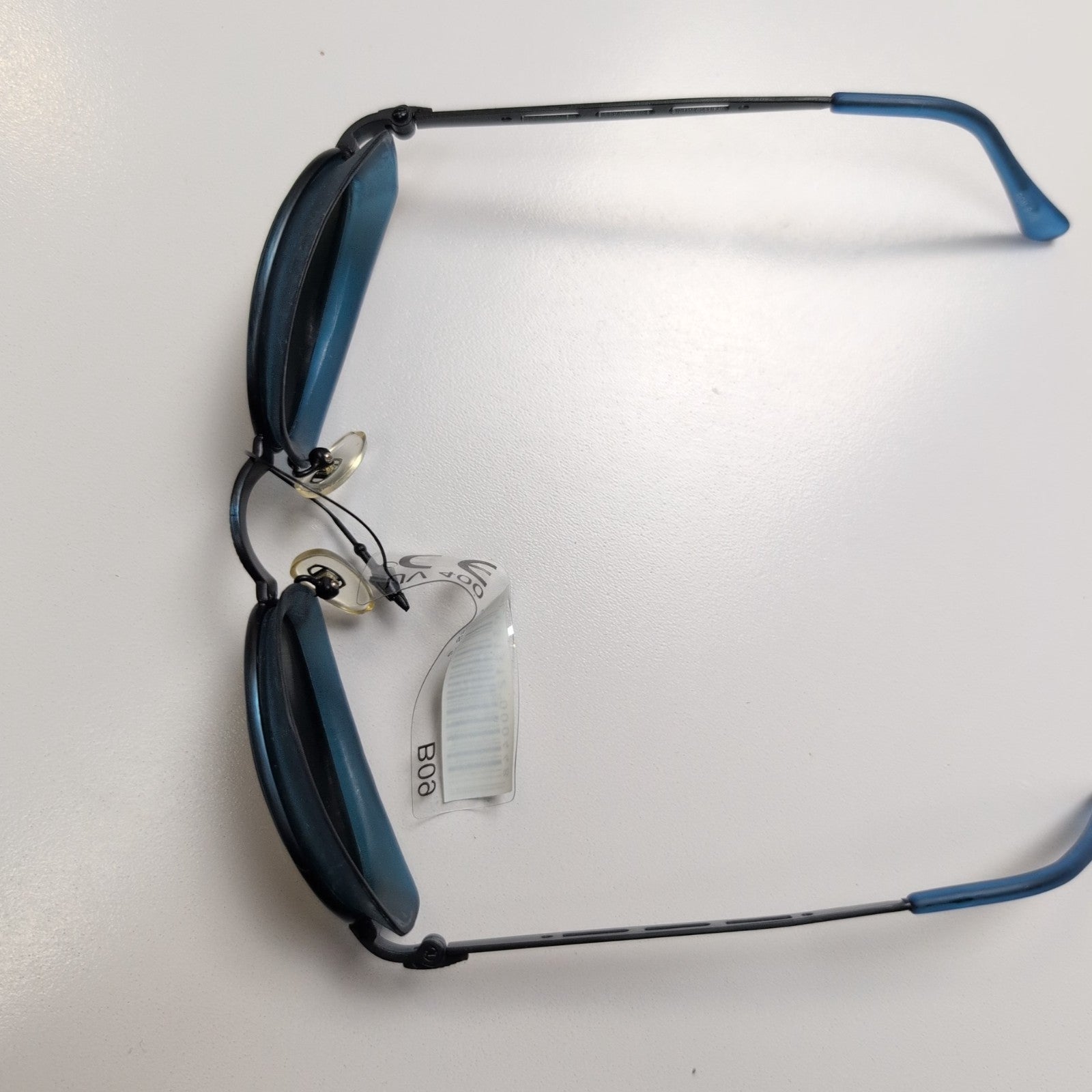 Lunettes de soleil Y2K Bleu Marine Verres Ovales Vert Foncé Branches Fines Métal