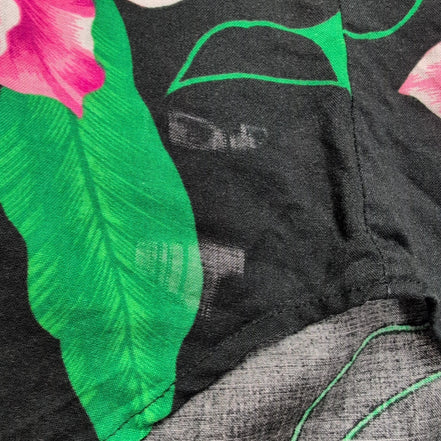 Chemise Hawaïenne The Hawaiian USA Rayonne Noir Fleurie Taille M manches courtes