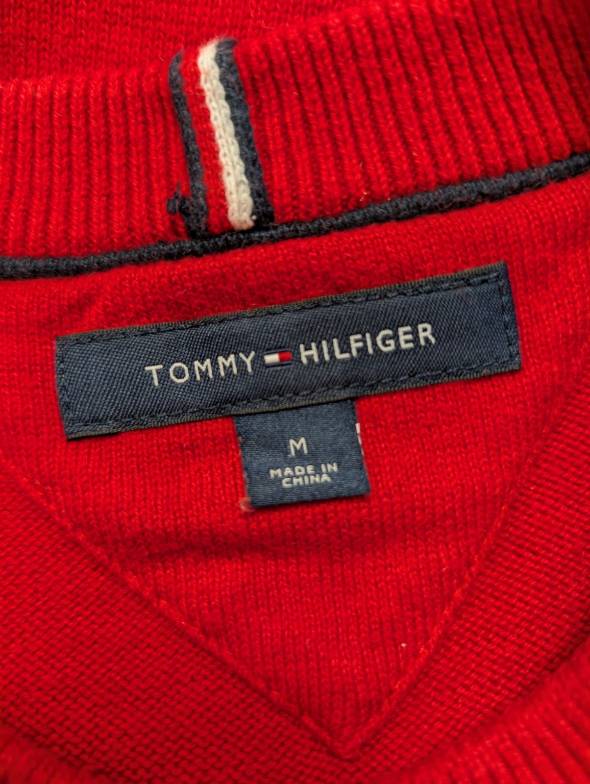 Pull TOMMY HILFIGER Bleu Marine Logo Géant Relief Taille M Coton Homme