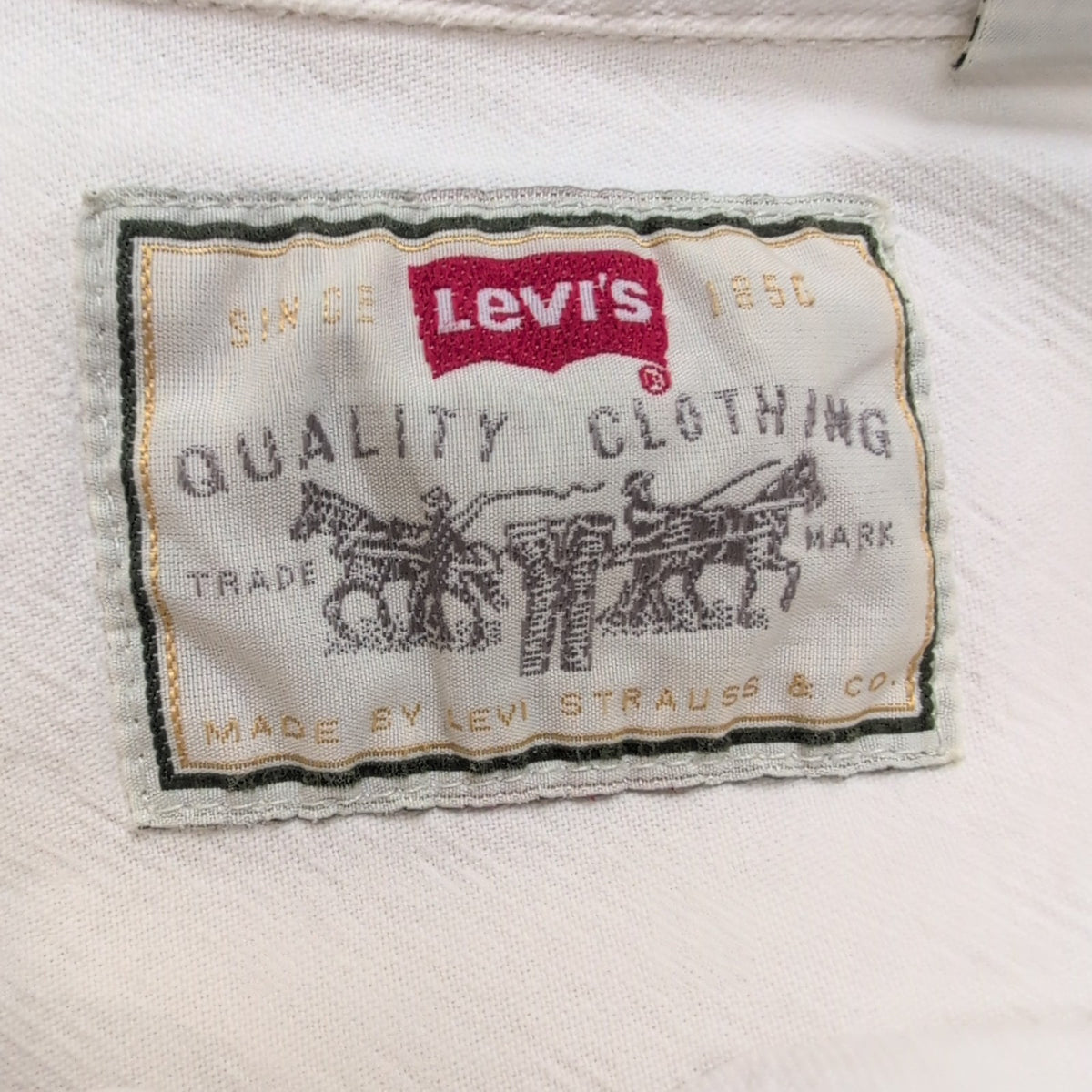 Chemise en Jean Levis Couleur blanc uni 100% coton taille XL Bouton en métal 2 p