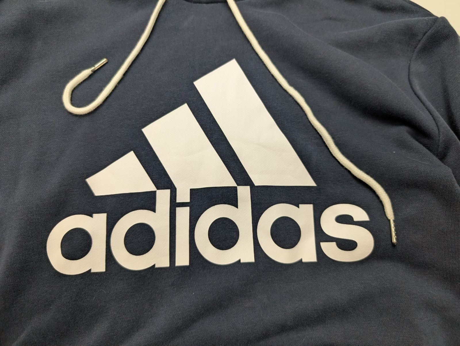 ➜ Sweat à Capuche Adidas - Grand Logo Blanc - Marine - Taille M