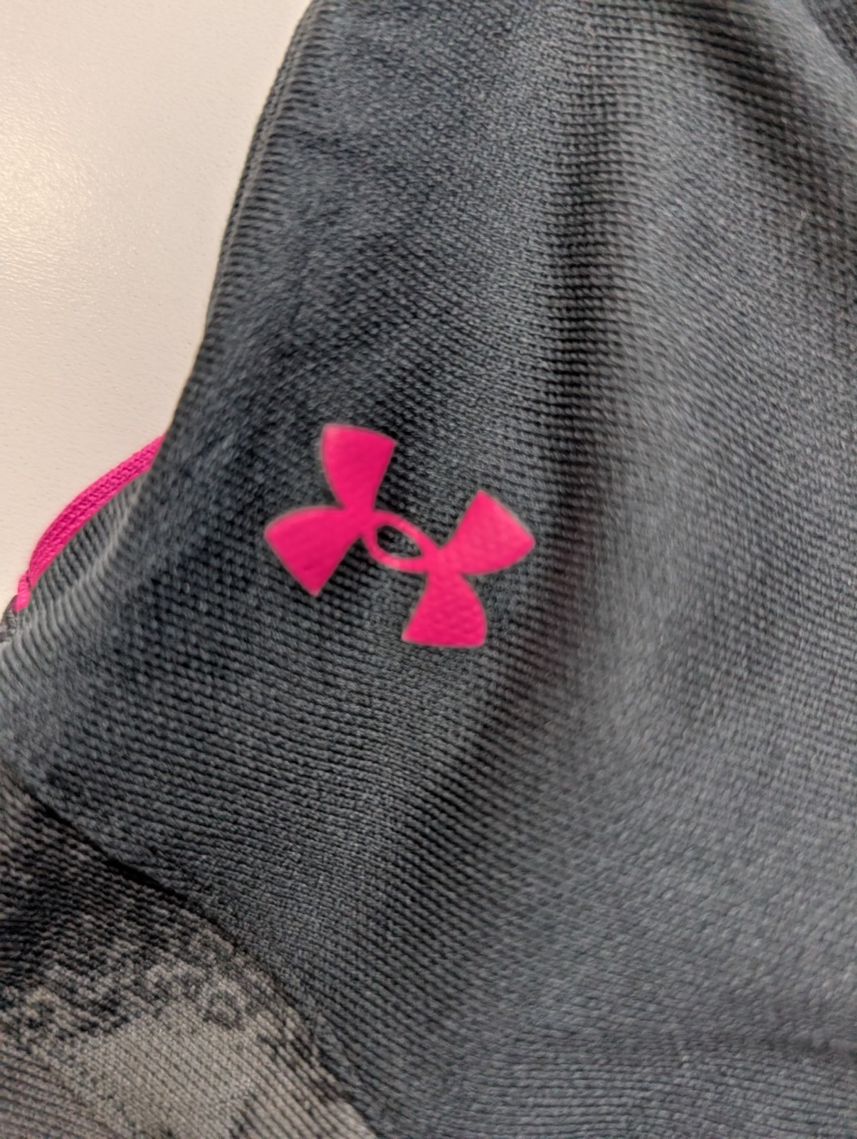 Short Under Armour Rose & Noir avec 2 Poches - Femme Taille M