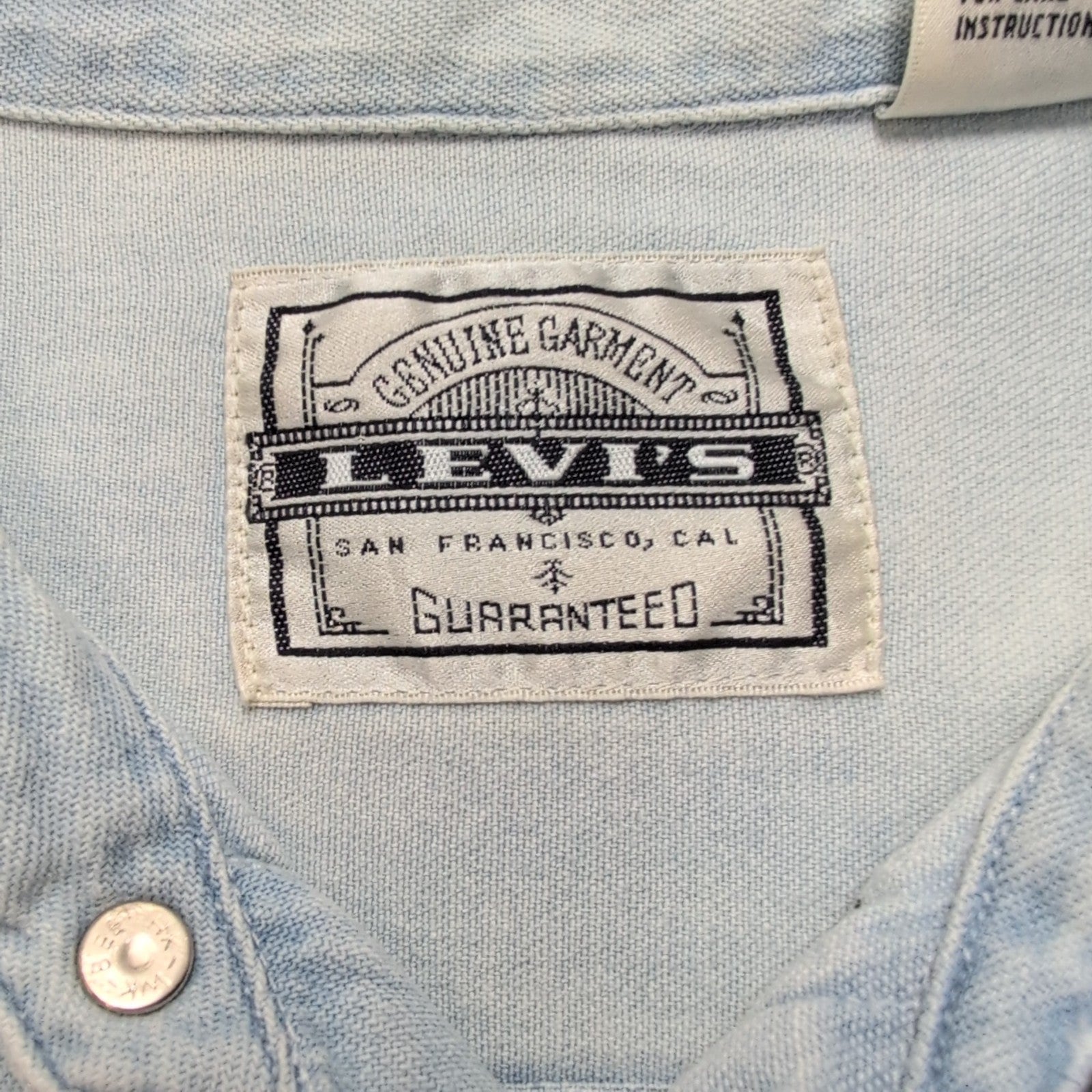 Chemise en jean Levi's bleu clair modèle rare à surcoutures Taille M