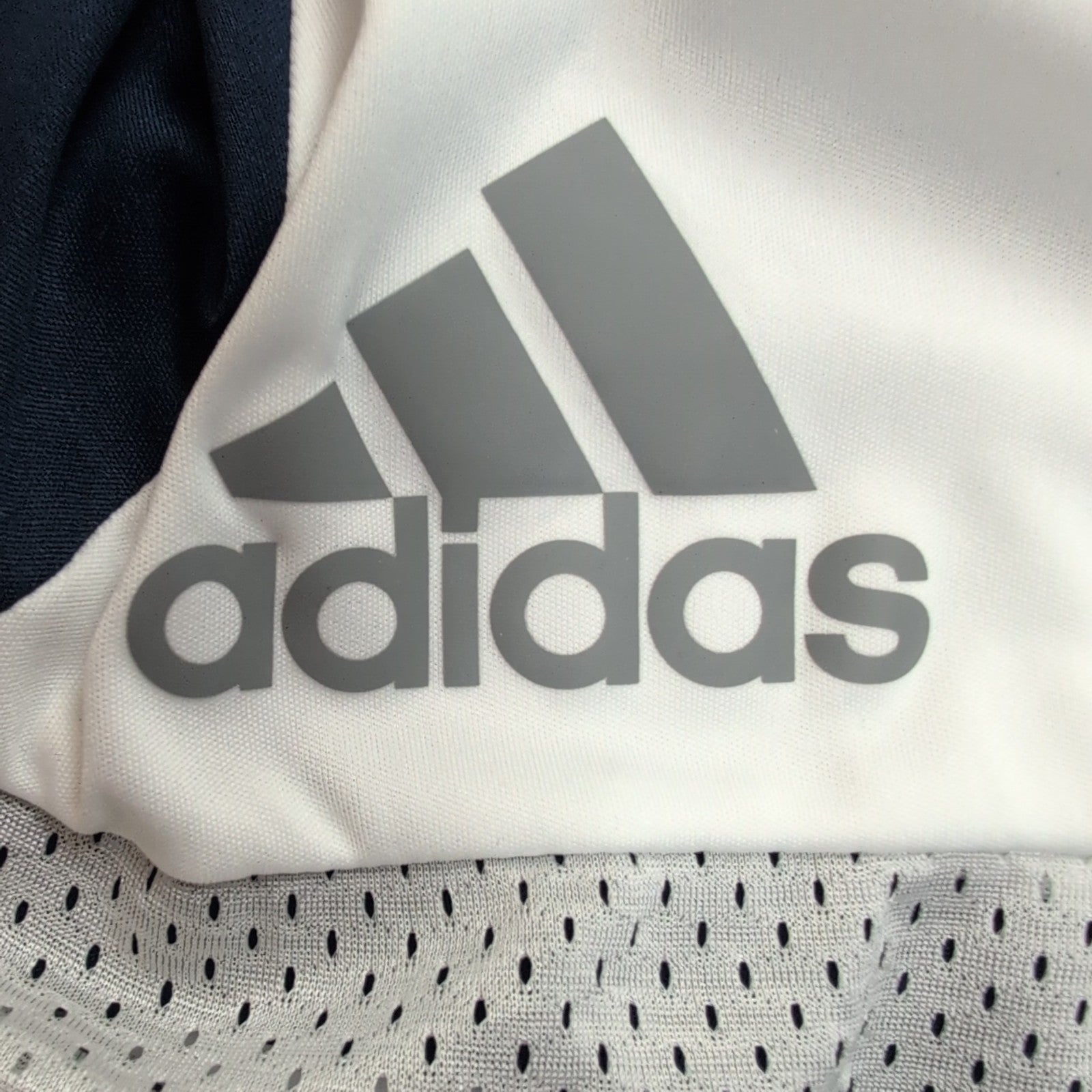 Short de sport Adidas Climacool bleu marine et blanc Taille L