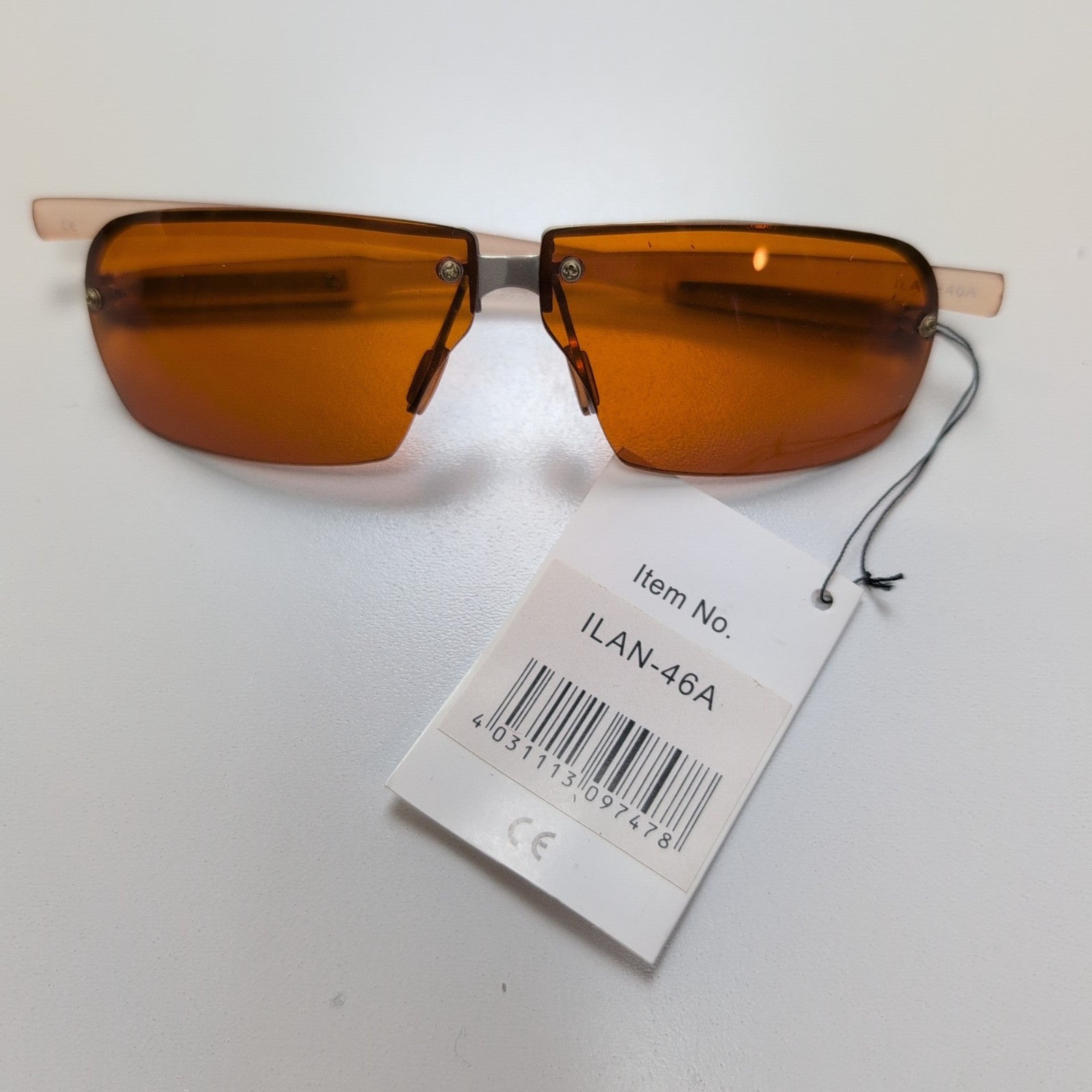 Lunettes de soleil Y2K Rectangulaires Gris Satiné Verres Ambre Branches Semi-épa