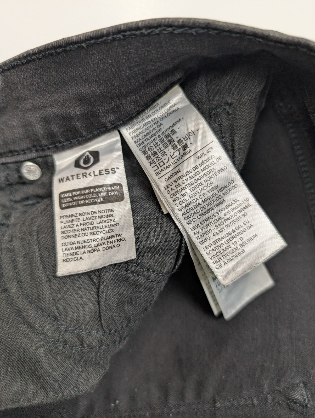 Jean Levi's Femme Noir Classic Straight Ultra Stretch W27 L32 Élégant 🌟👖