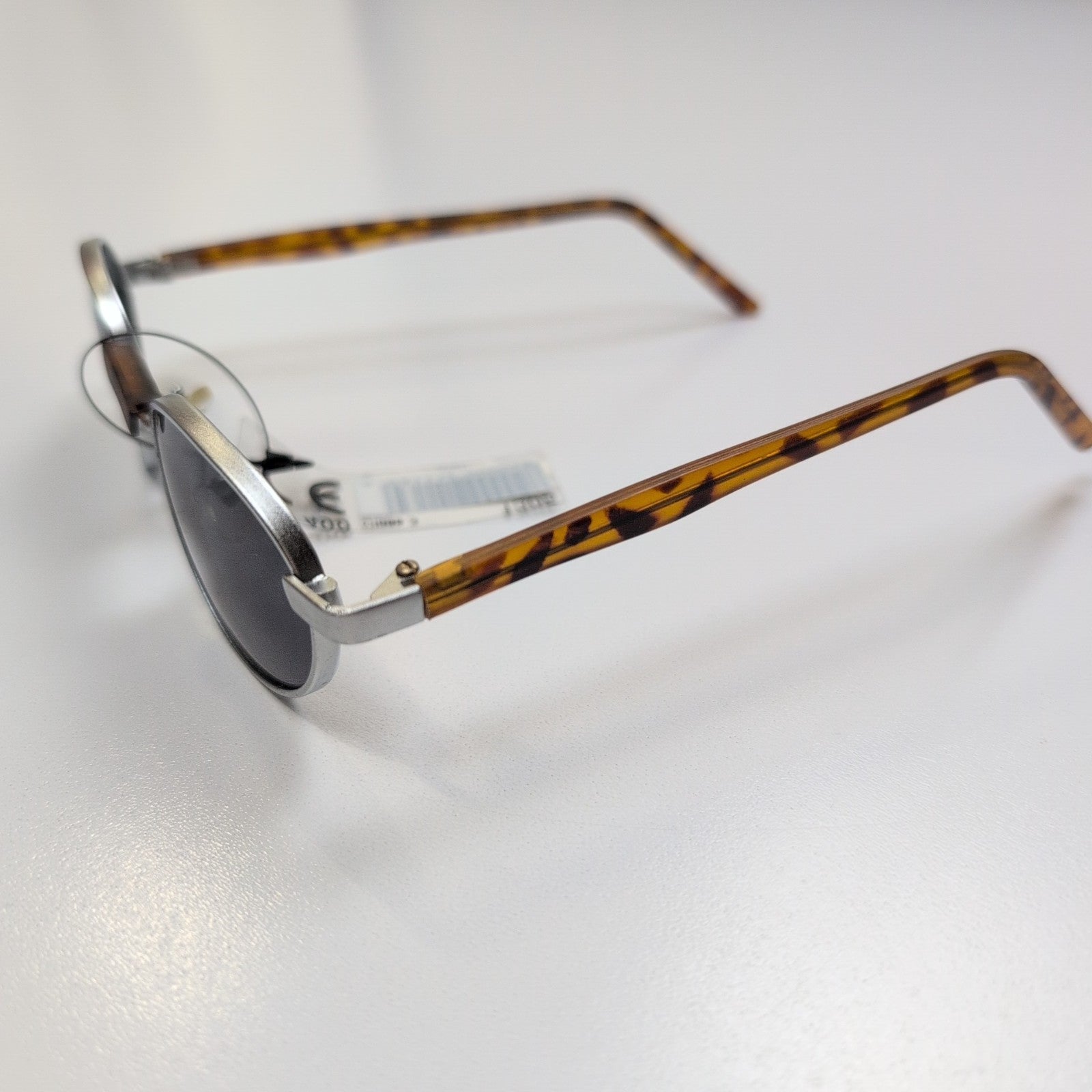 Lunettes de soleil Y2K Ovales Gris Satiné Branches Fines Effet Bois