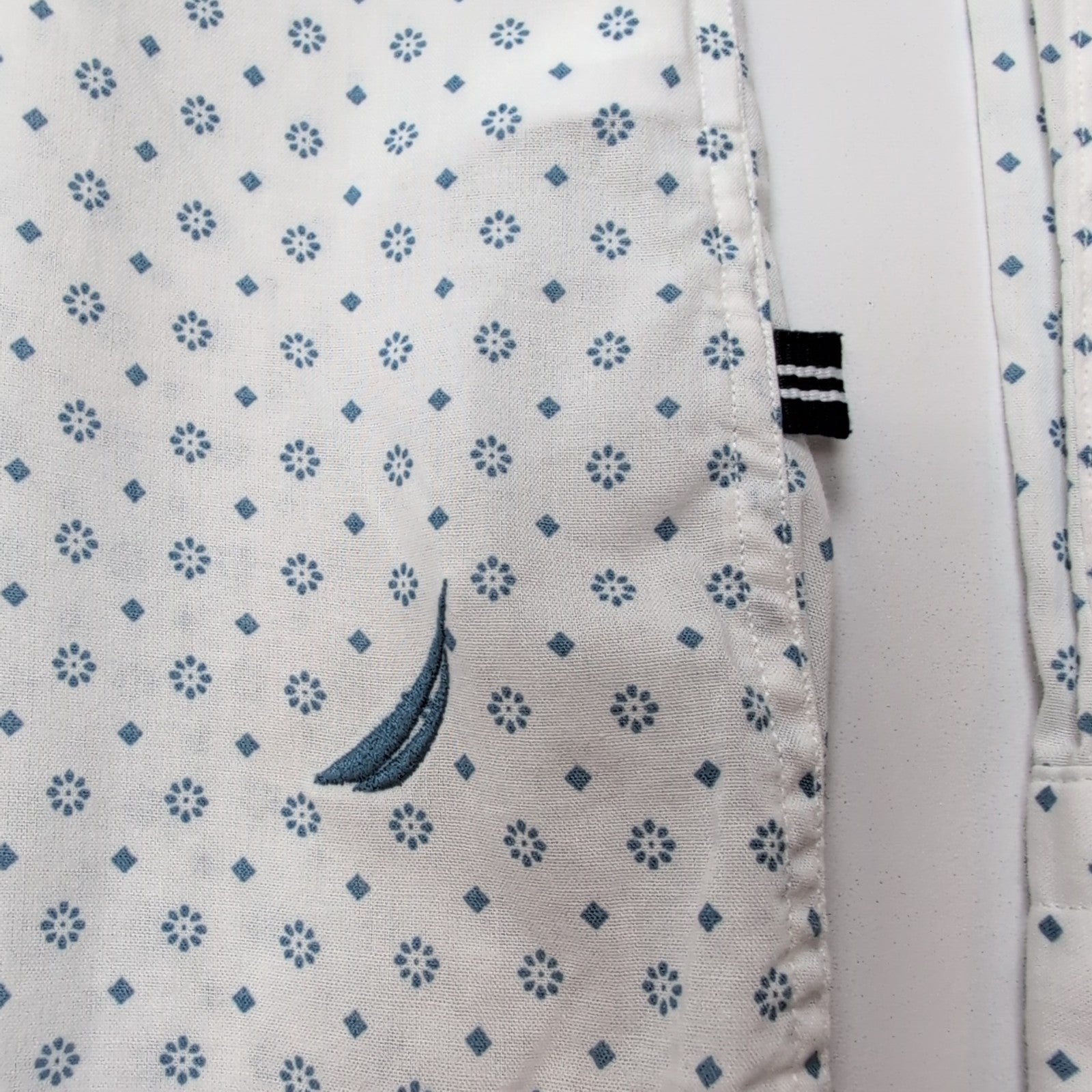 Chemise Nautica blanche motifs marguerites manches longues 1 poche L