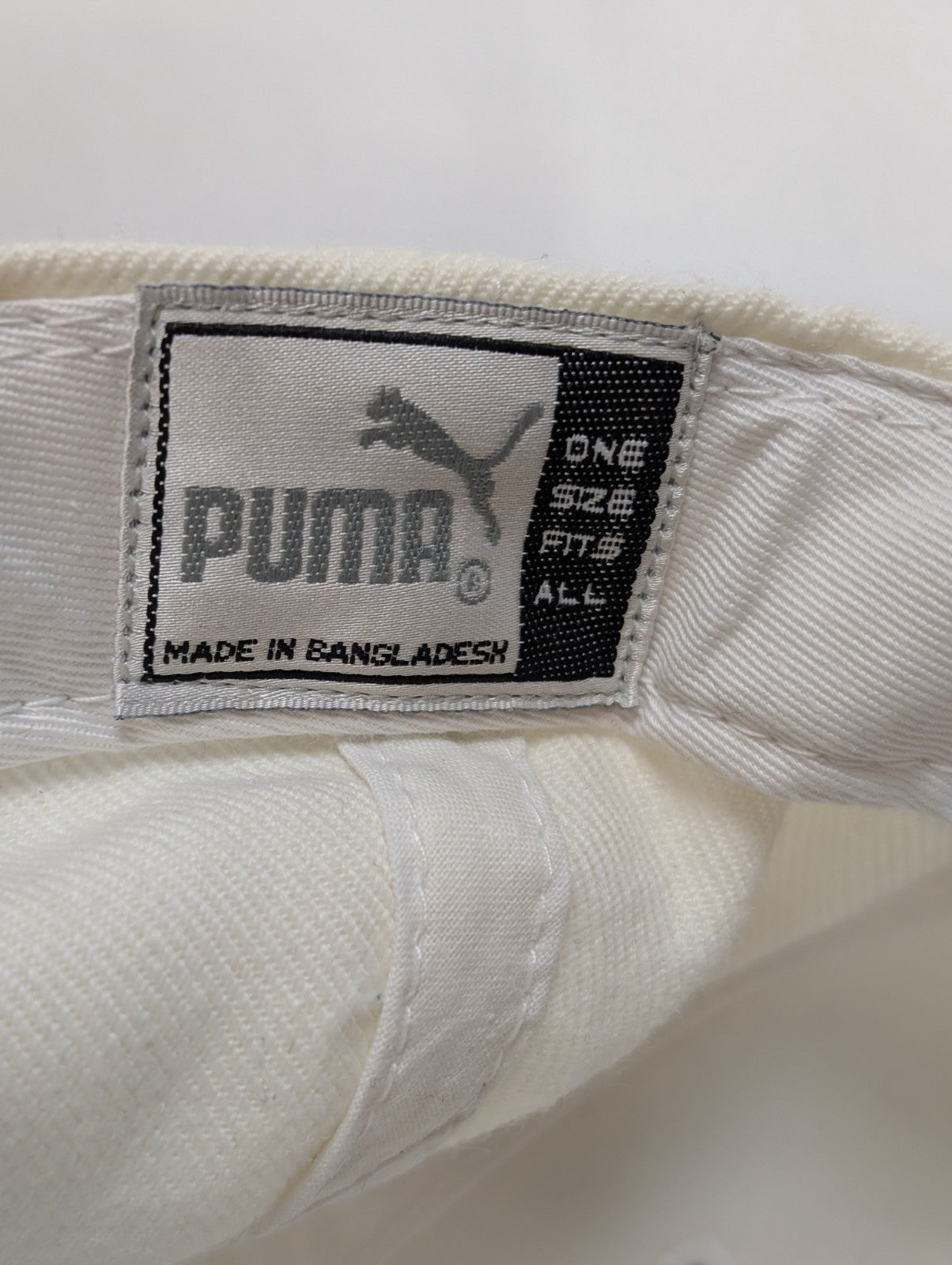 Casquette PUMA Colorado Rockies Vintage Blanche Logo Brodé Argent Bleu