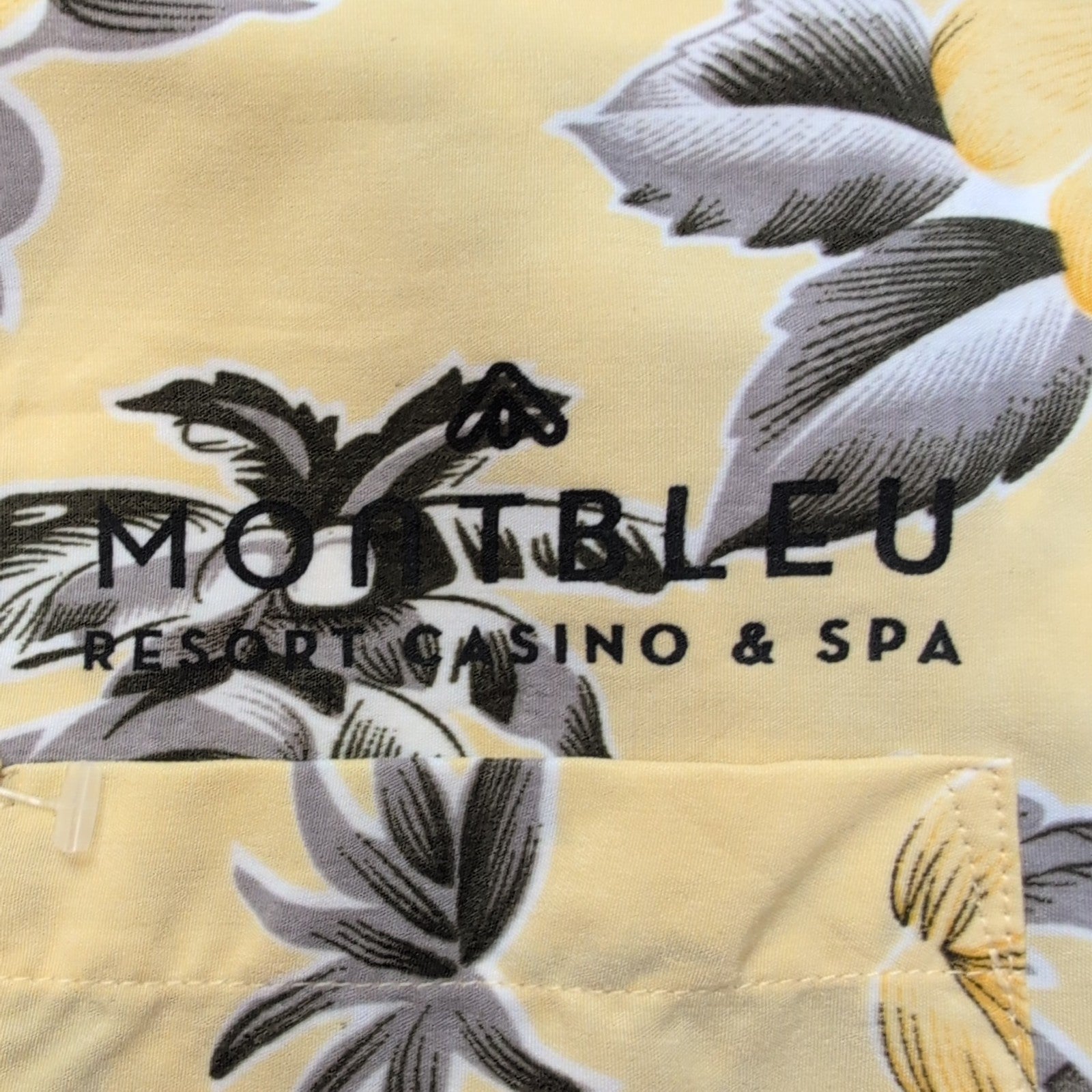 Chemise Hawaïenne Roundy Bay S Jaune Boutons Bois Casino Spa Palme