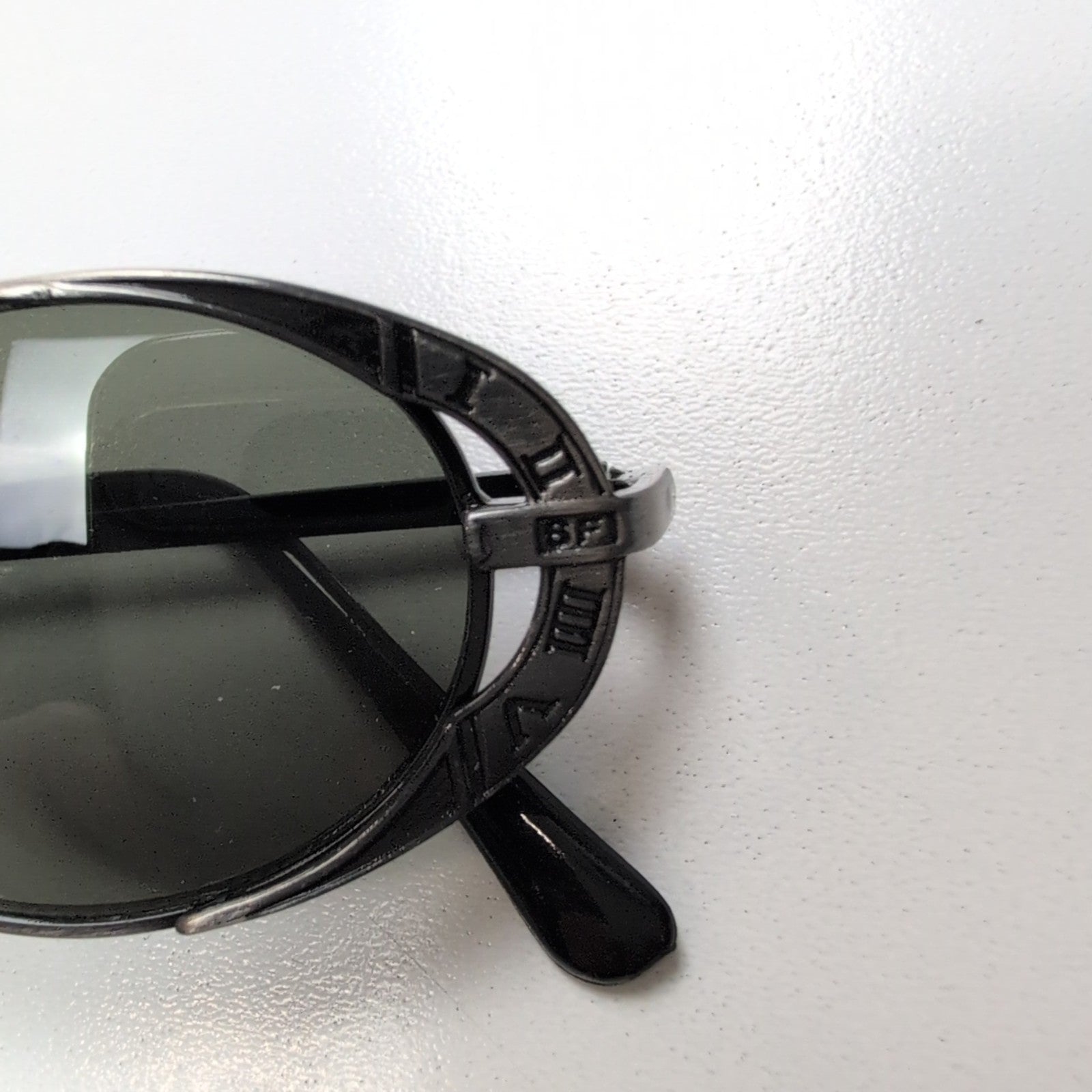 Lunettes de soleil Y2K Ovales Métal Brossé Chiffres Romains Branches Fines