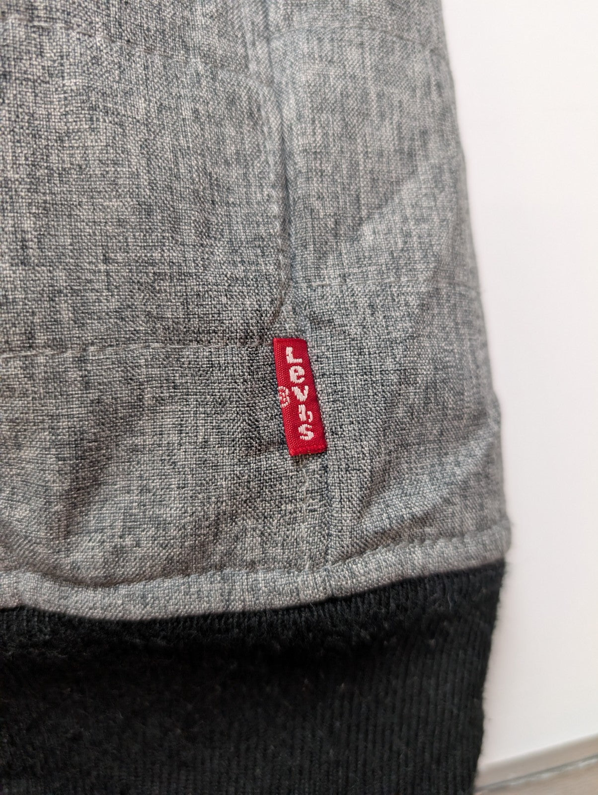 Veste Levi's Grise Matelassée Capuche Noire Homme Taille L