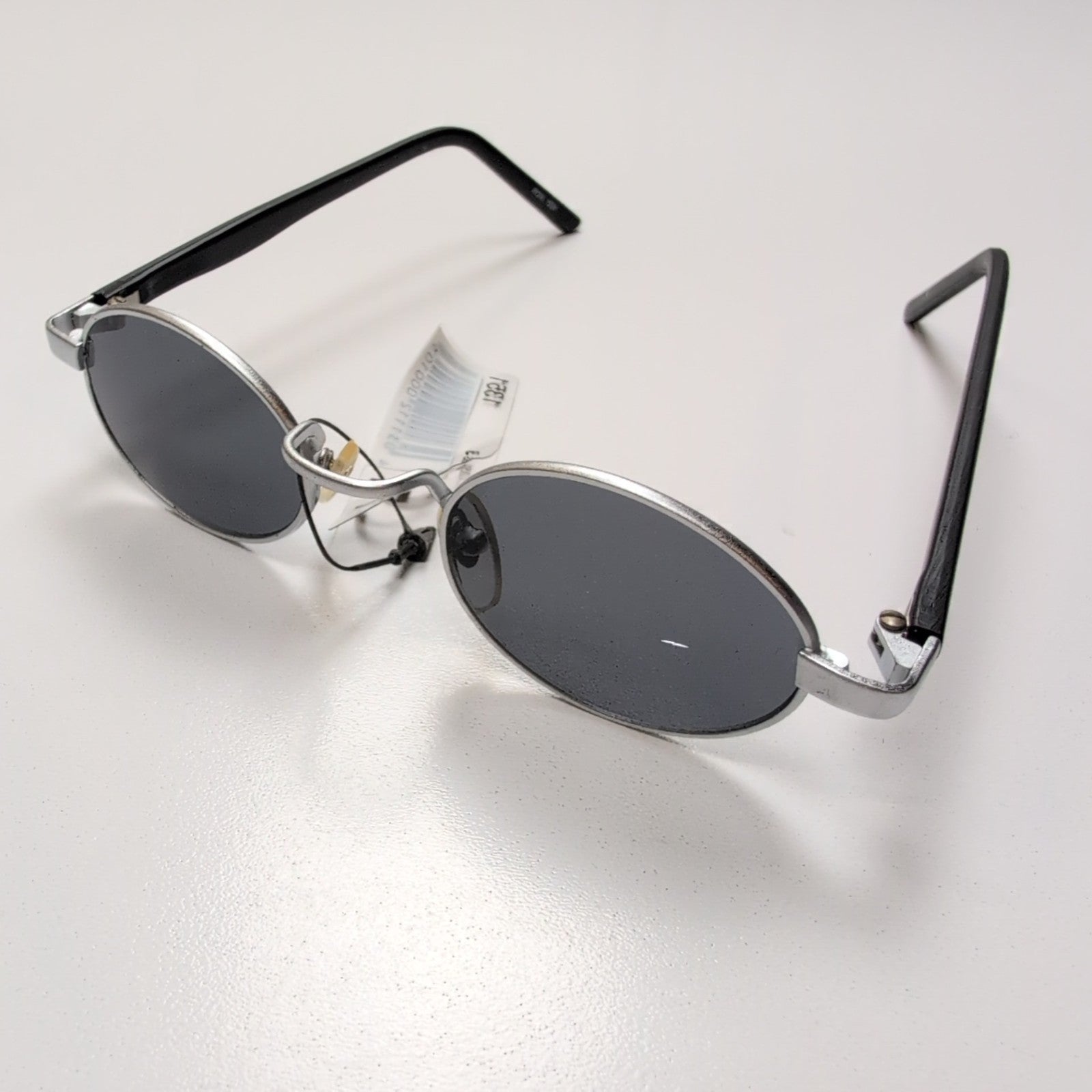 Lunettes de soleil Y2K Ovales Métal Gris et Branches Fines Noir Mat