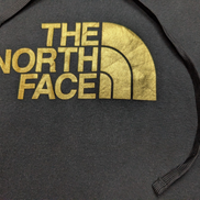 The North Face Sweat à Capuche Noir - Grand Logo Or Brillant - Taille M Femme
