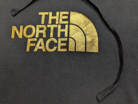 The North Face Sweat à Capuche Noir - Grand Logo Or Brillant - Taille M Femme