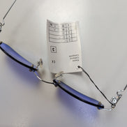 Lunettes de soleil rectangulaires Y2K branche fine métal gris brillant 💎