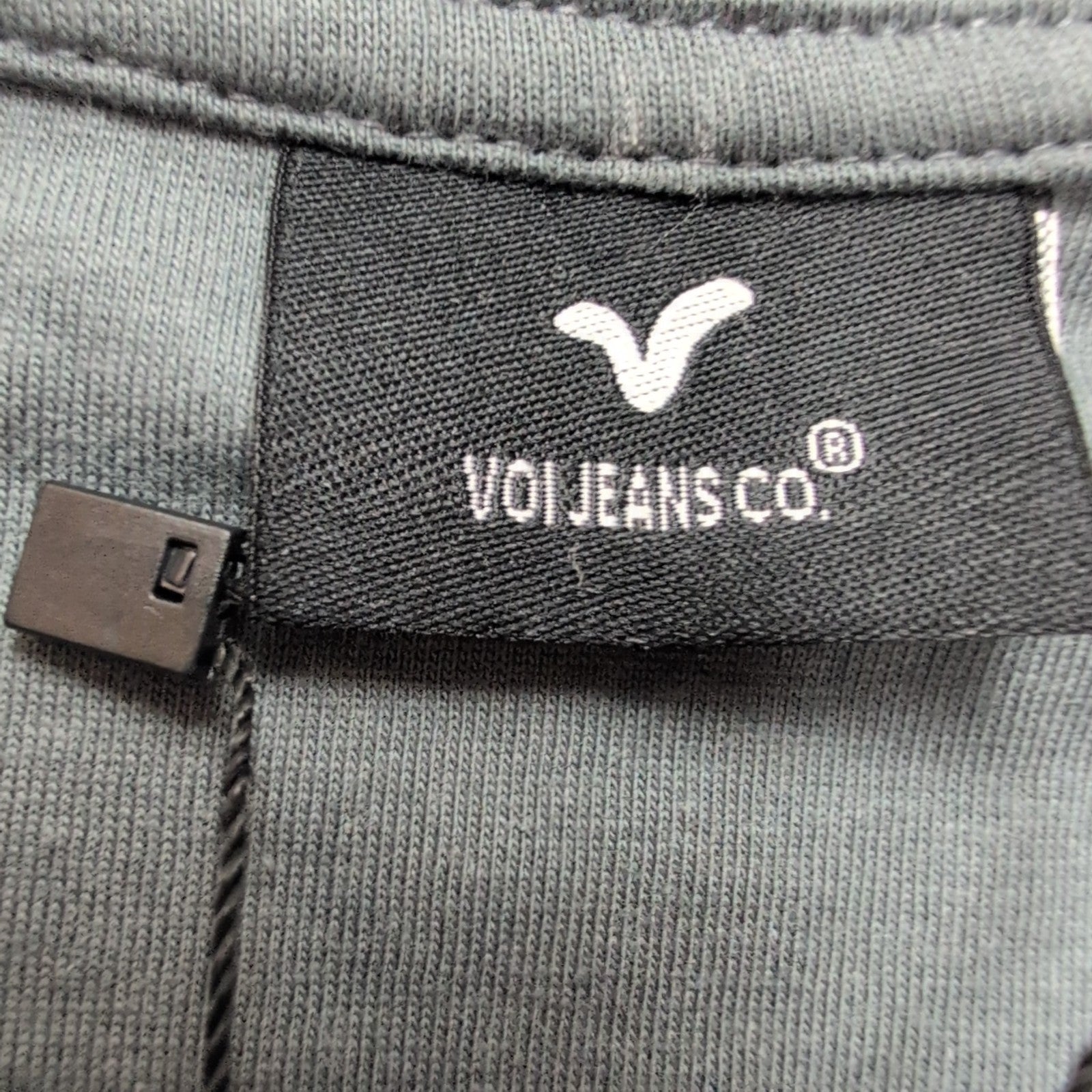 T-shirt VOI Jeans Co Taille L Gris Logo Brodé Doré 100% Coton Neuf Étiquette