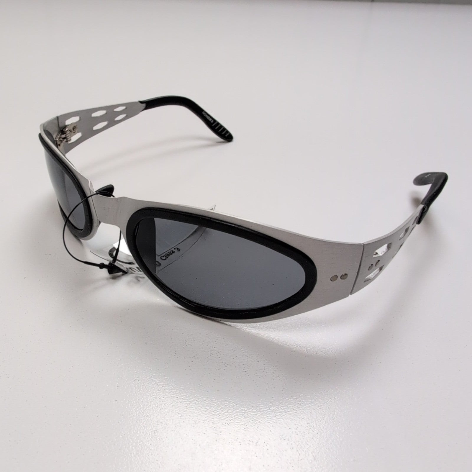 Lunettes de soleil Y2K Branches larges Métal gris satiné 6 trous