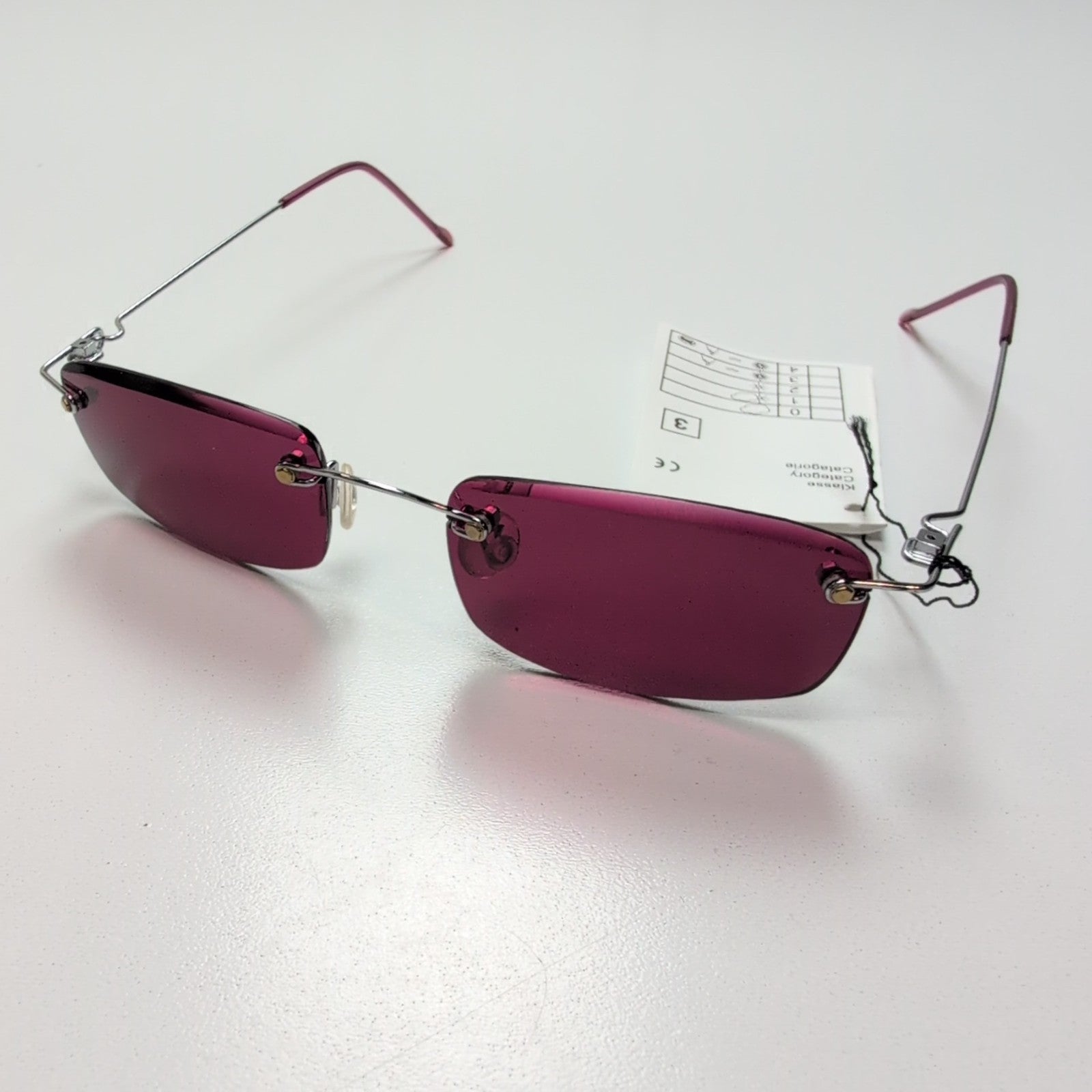 Lunettes de soleil Y2K Rectangulaires Sans Monture Verres Bordeaux Branches Fine