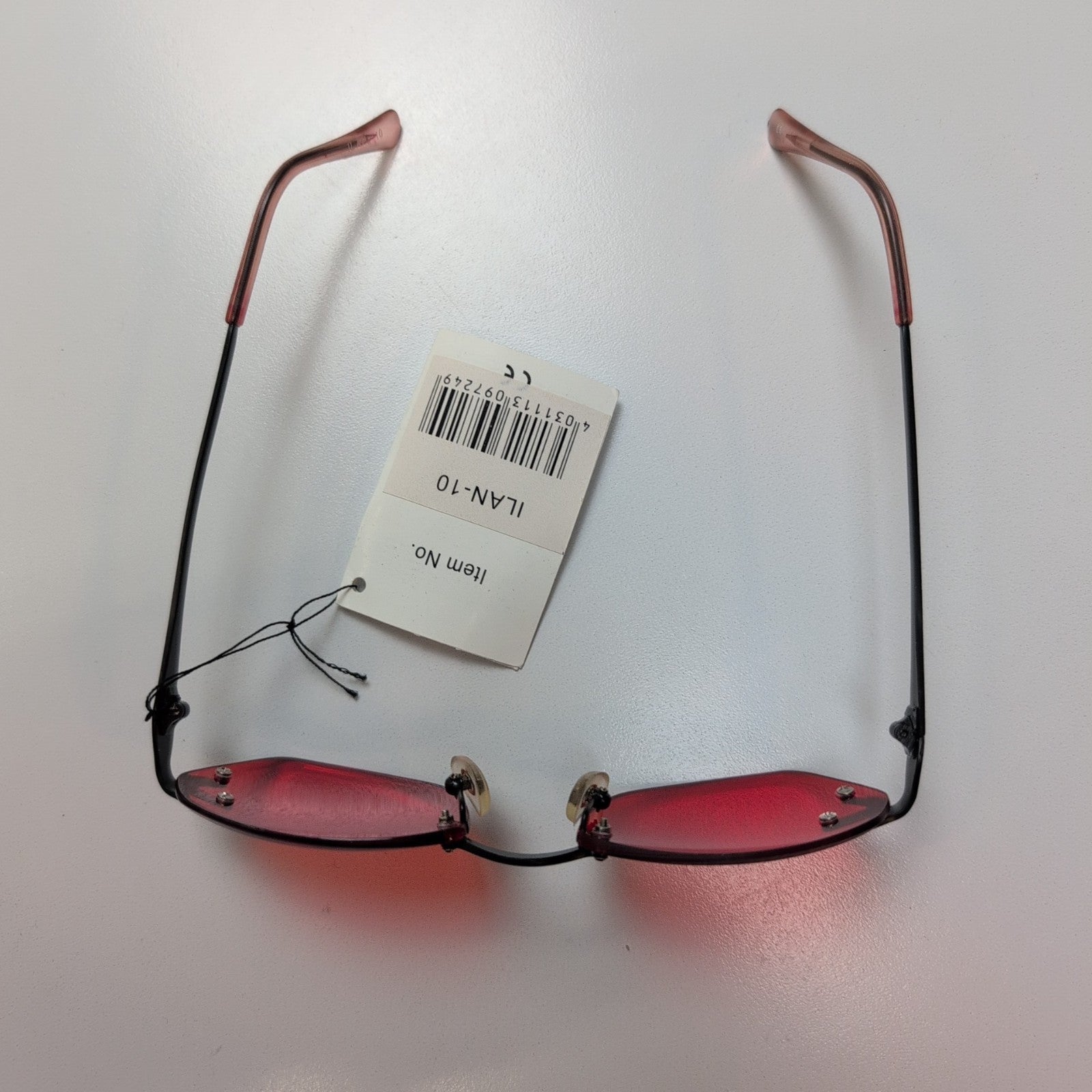 Lunettes de soleil Cyber Y2K Verres Rouges Branches Fines Métal Noir Mat