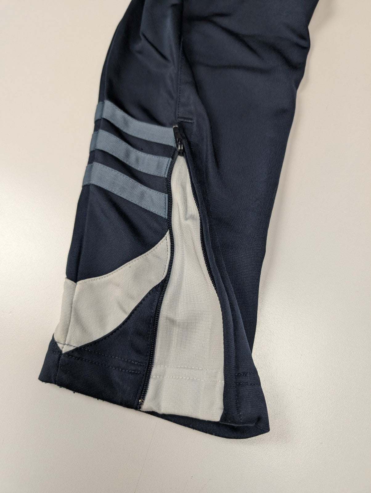 Veste Adidas Grise Taille XL (Taille Grand - voir mesures) Zips Poignets Sport
