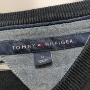 Pull Tommy Hilfiger Homme Col V Noir Rayé Gris Logo Brodé - Taille M