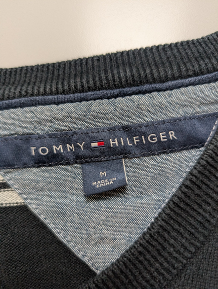 Pull Tommy Hilfiger Homme Col V Noir Rayé Gris Logo Brodé - Taille M