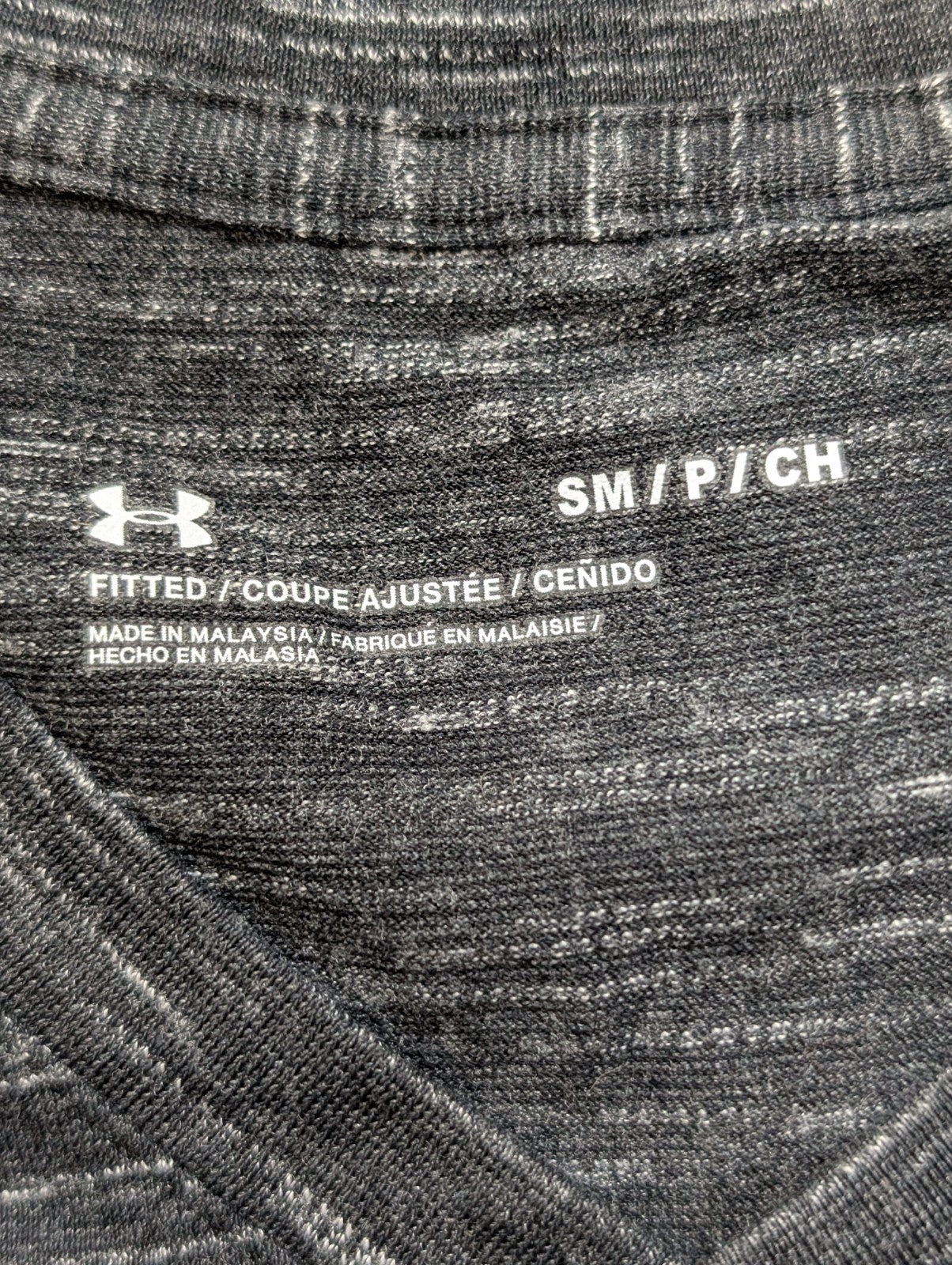 T-shirt Long Under Armour Femme Col V Noir et Gris Mat Taille S