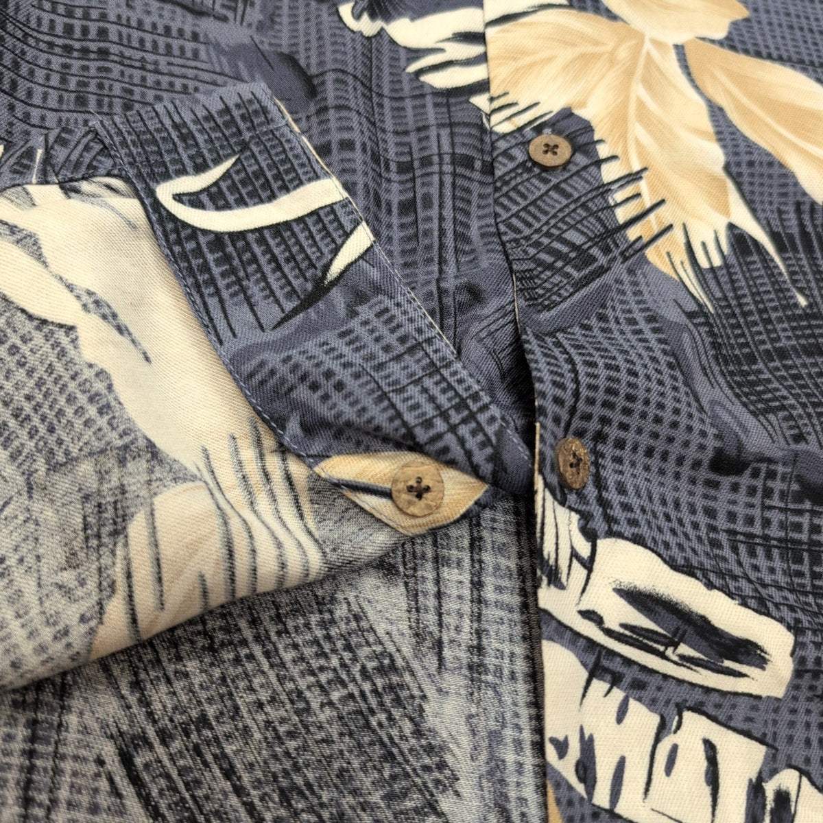 Chemise hawaïenne Island Republic L bleu beige feuillage 55% soie 45% rayonne