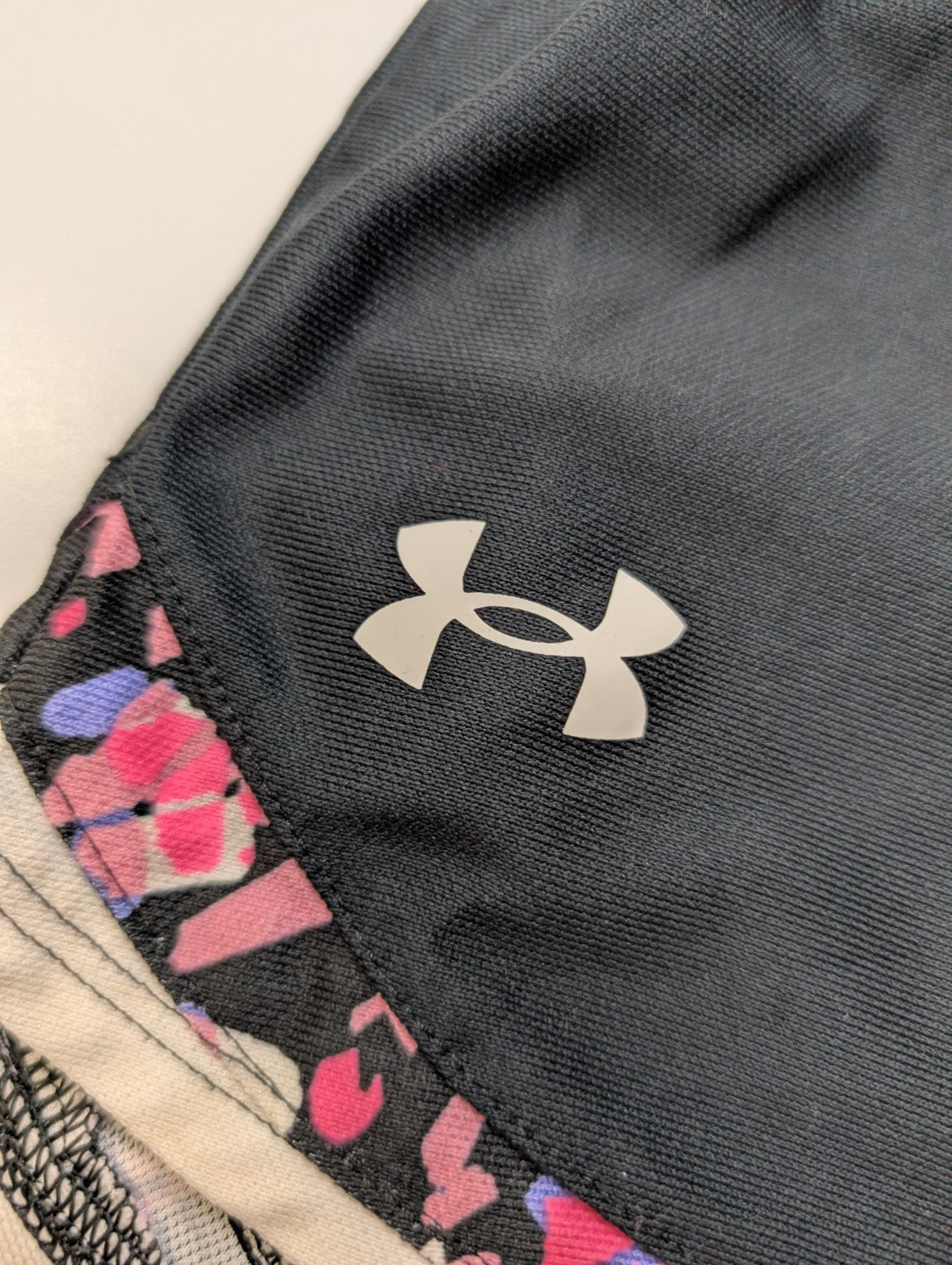 Short de sport Under Armour HeatGear Noir & Rose - Femme Taille L