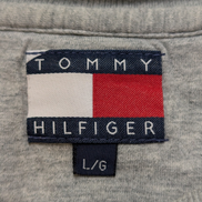 Sweat Tommy Hilfiger Gris Clair Texture Gaufrée Logo Manche - Taille L / XL