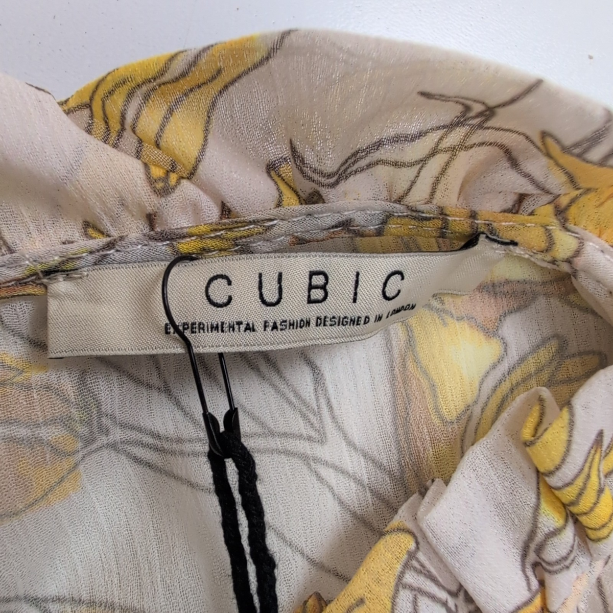 Robe CUBIC Femme T.S Crème Fleurs Jaunes Fluide Été Neuve Avec Étiquette