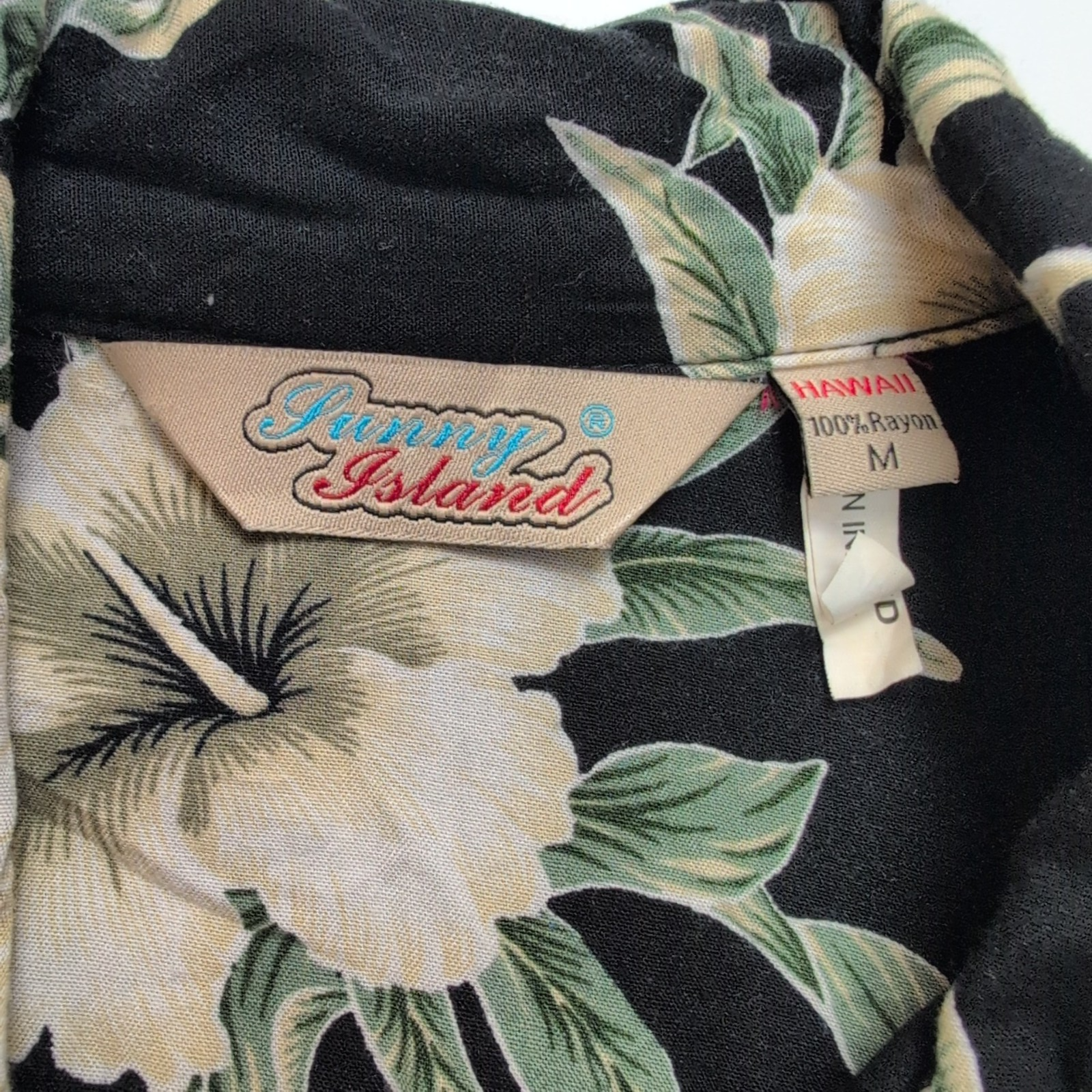 Chemise hawaïenne Sunny Island M noire fleurie 100% rayonne Hawaï