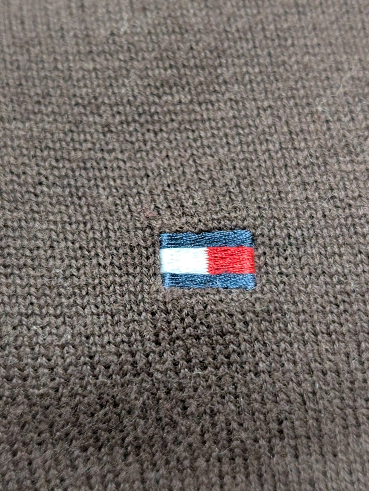 Pull Tommy Hilfiger Col V Marron Chocolat - Taille XXL (Étiquette XLTG)