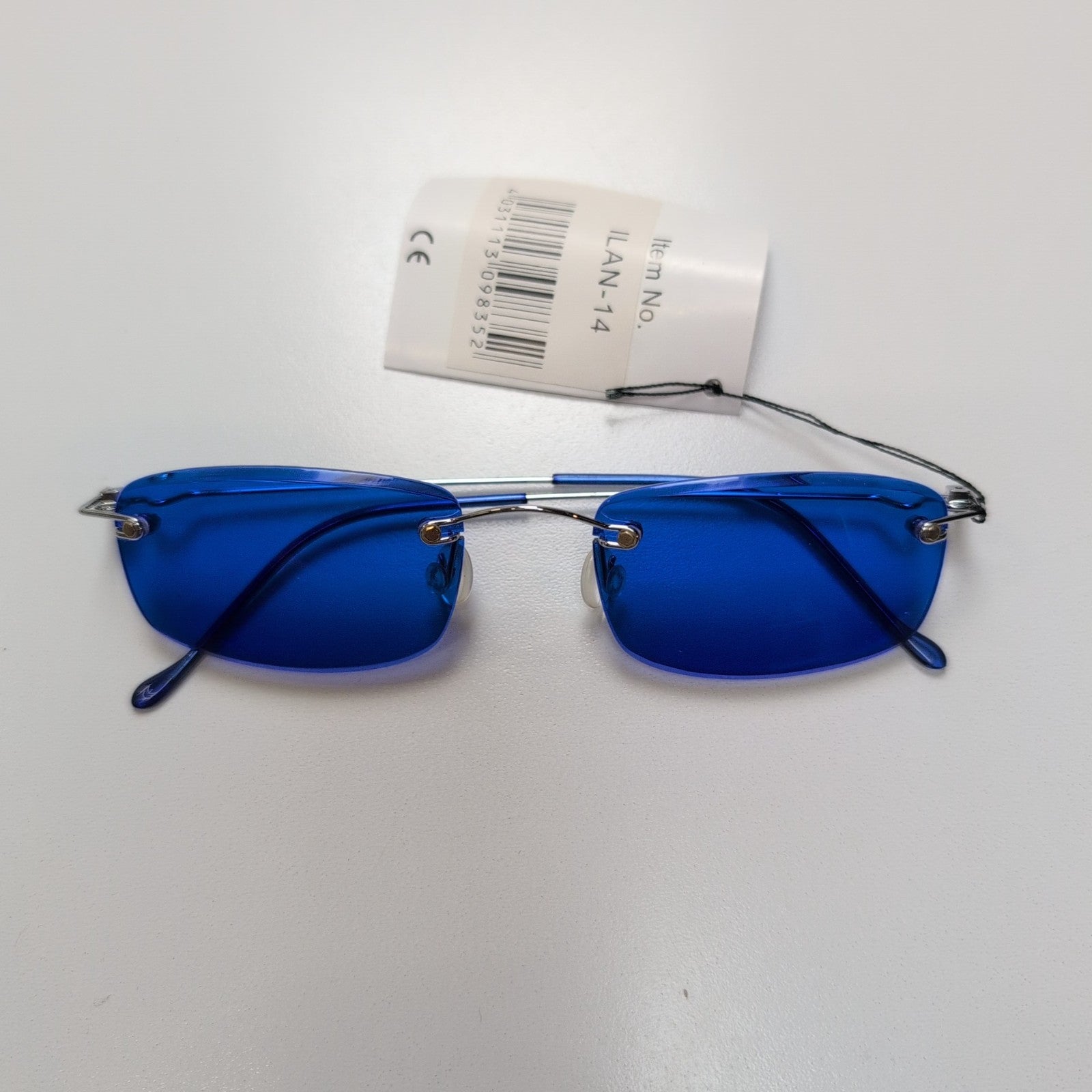 Lunettes de soleil rectangulaires Y2K branche fine métal gris brillant 💎